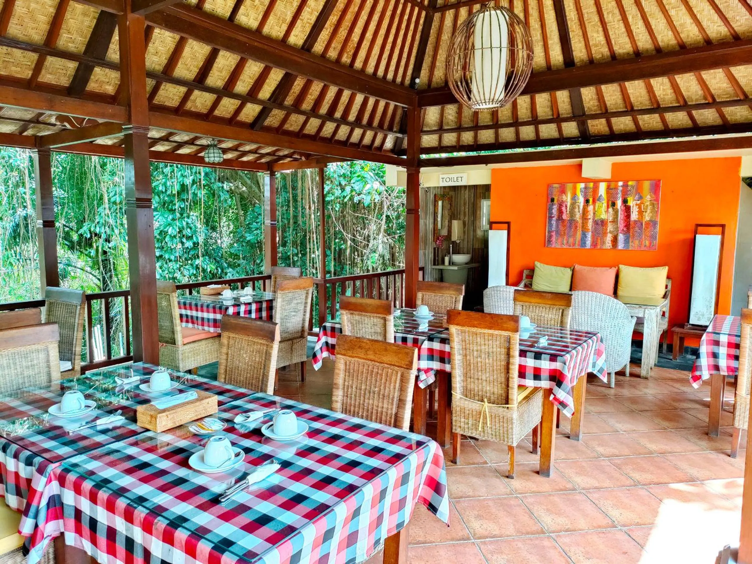 Restaurant/places to eat in Villa Nirvana