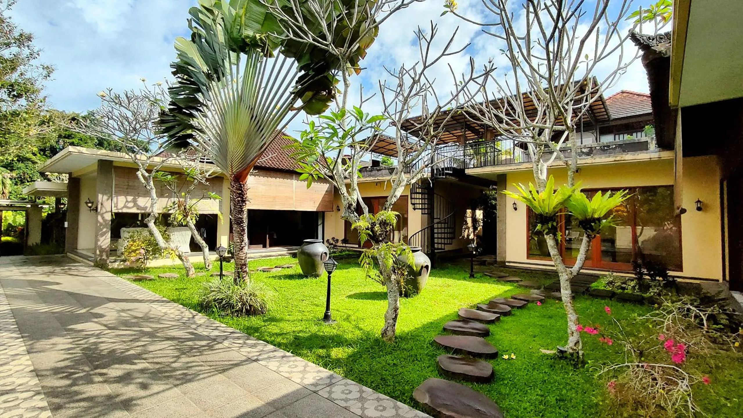 Property building in Villa Nirvana