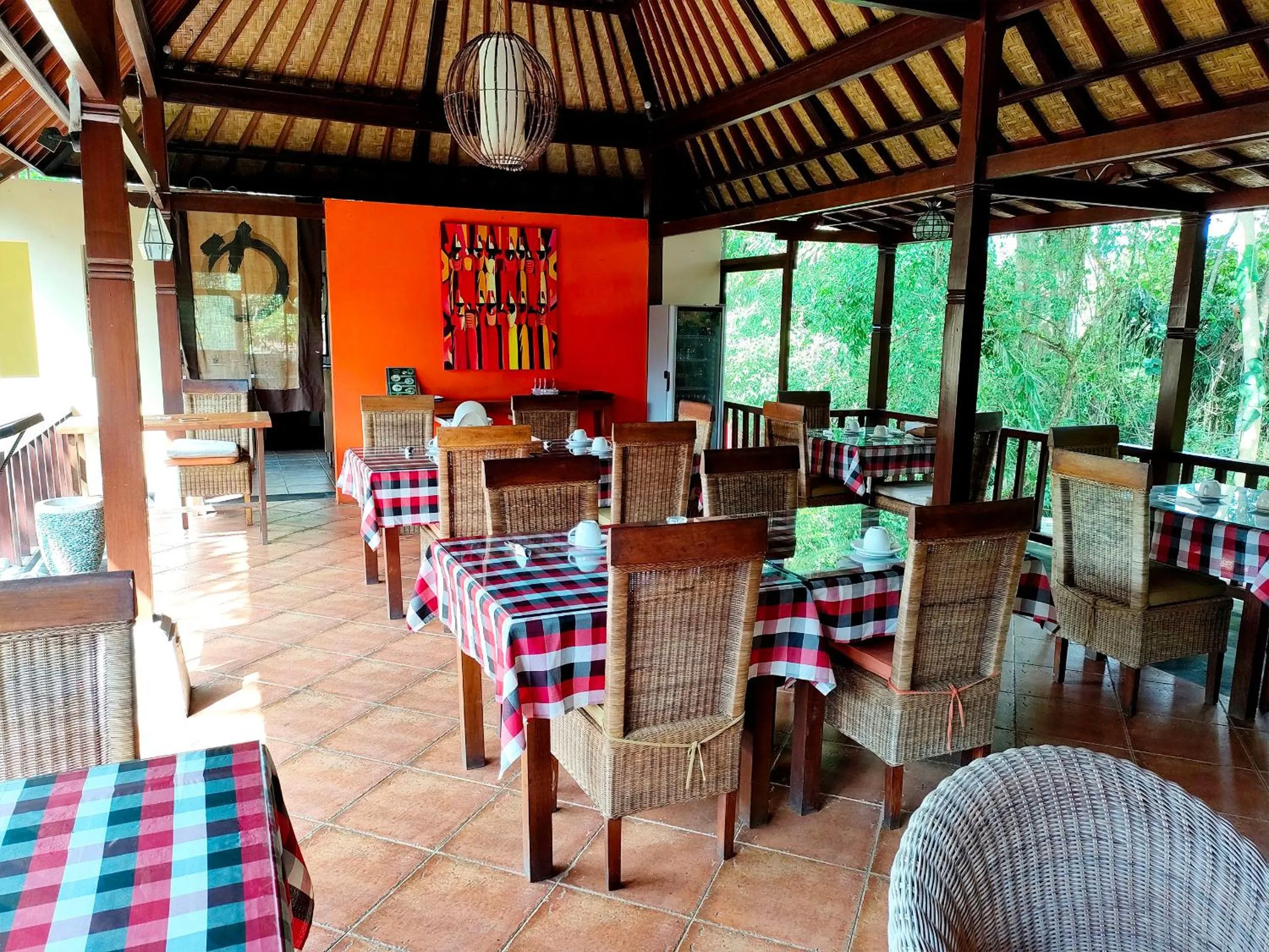 Restaurant/places to eat in Villa Nirvana