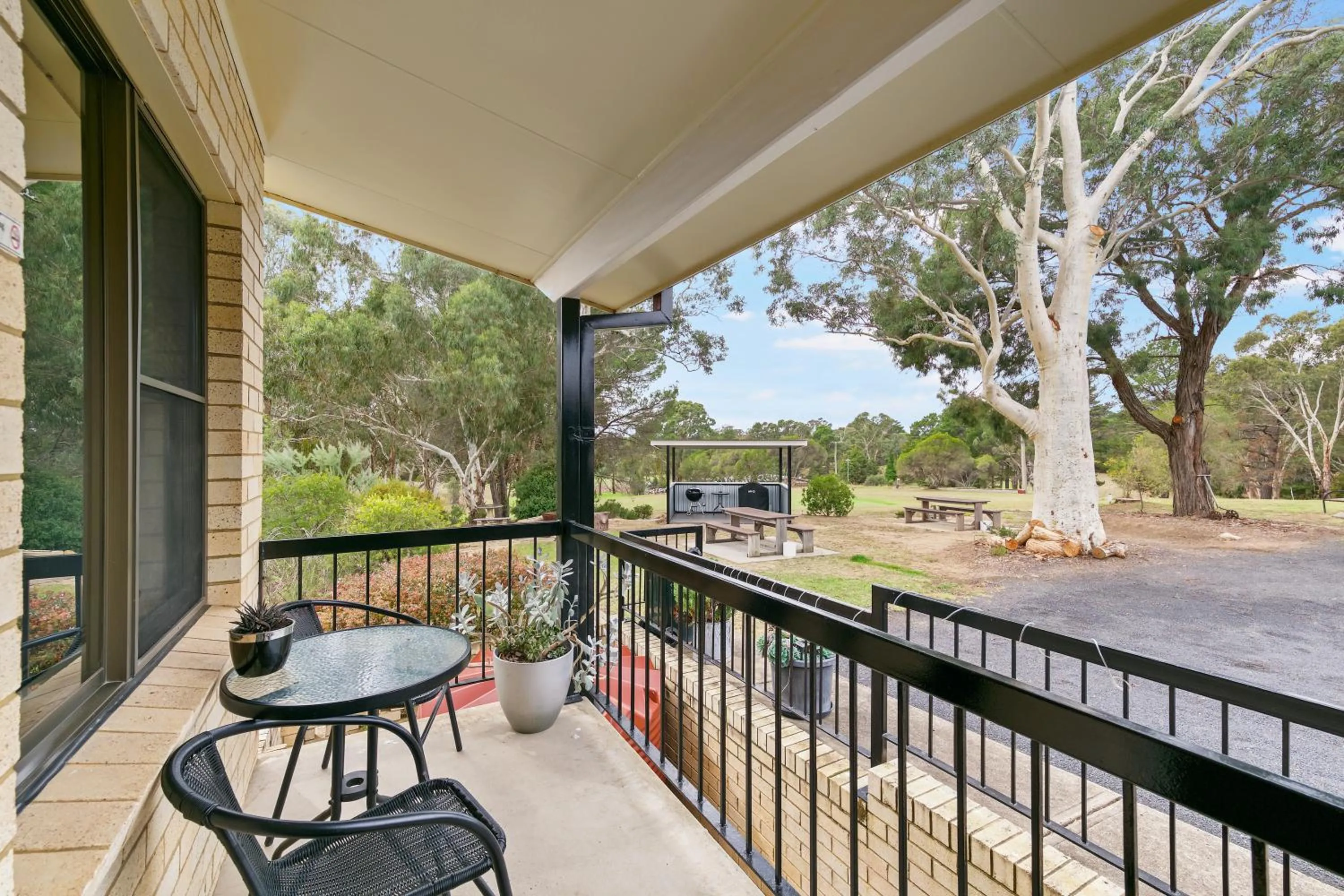 Garden view in Kandos Fairways Motel