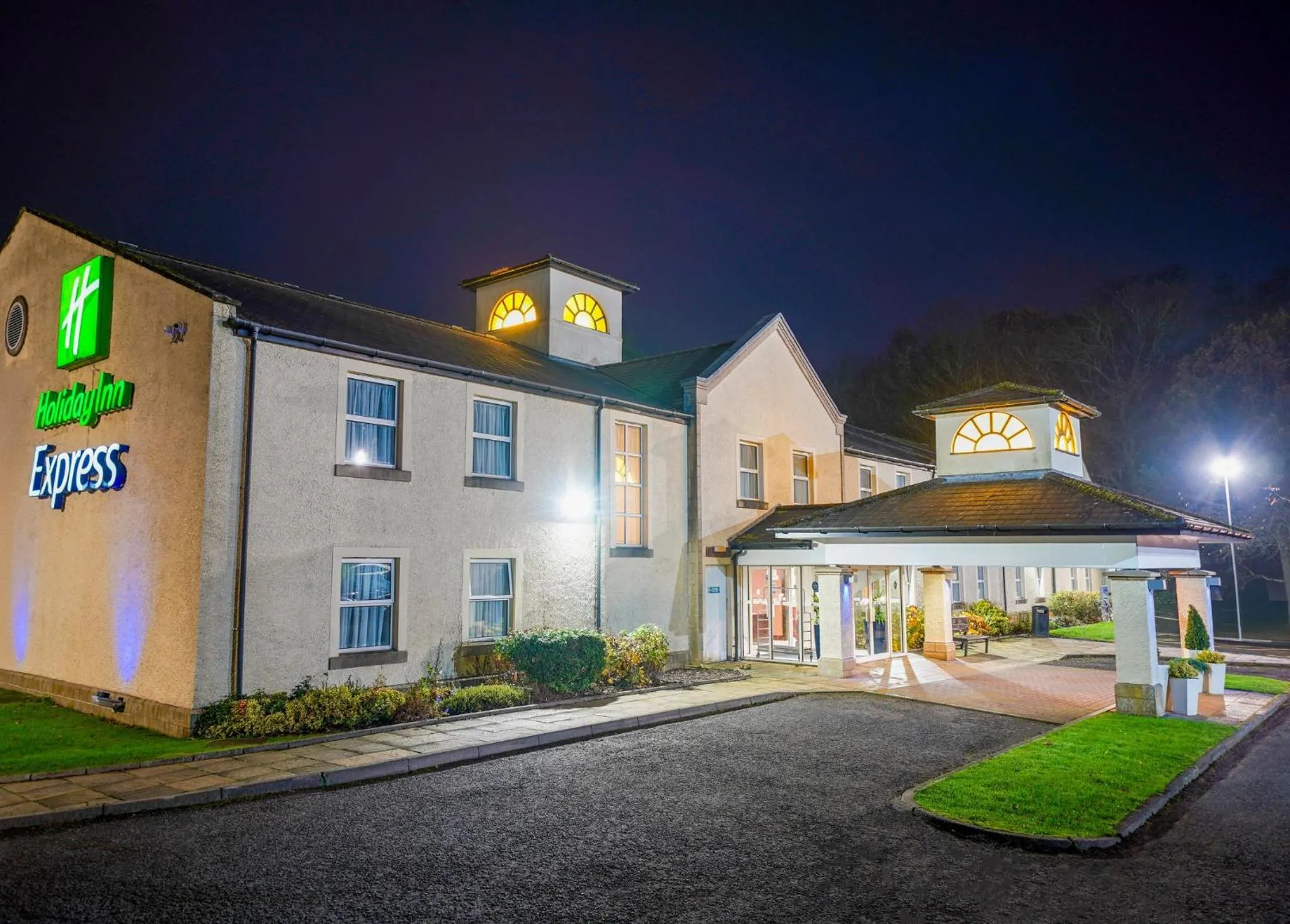 Property building in Holiday Inn Express Glenrothes by IHG
