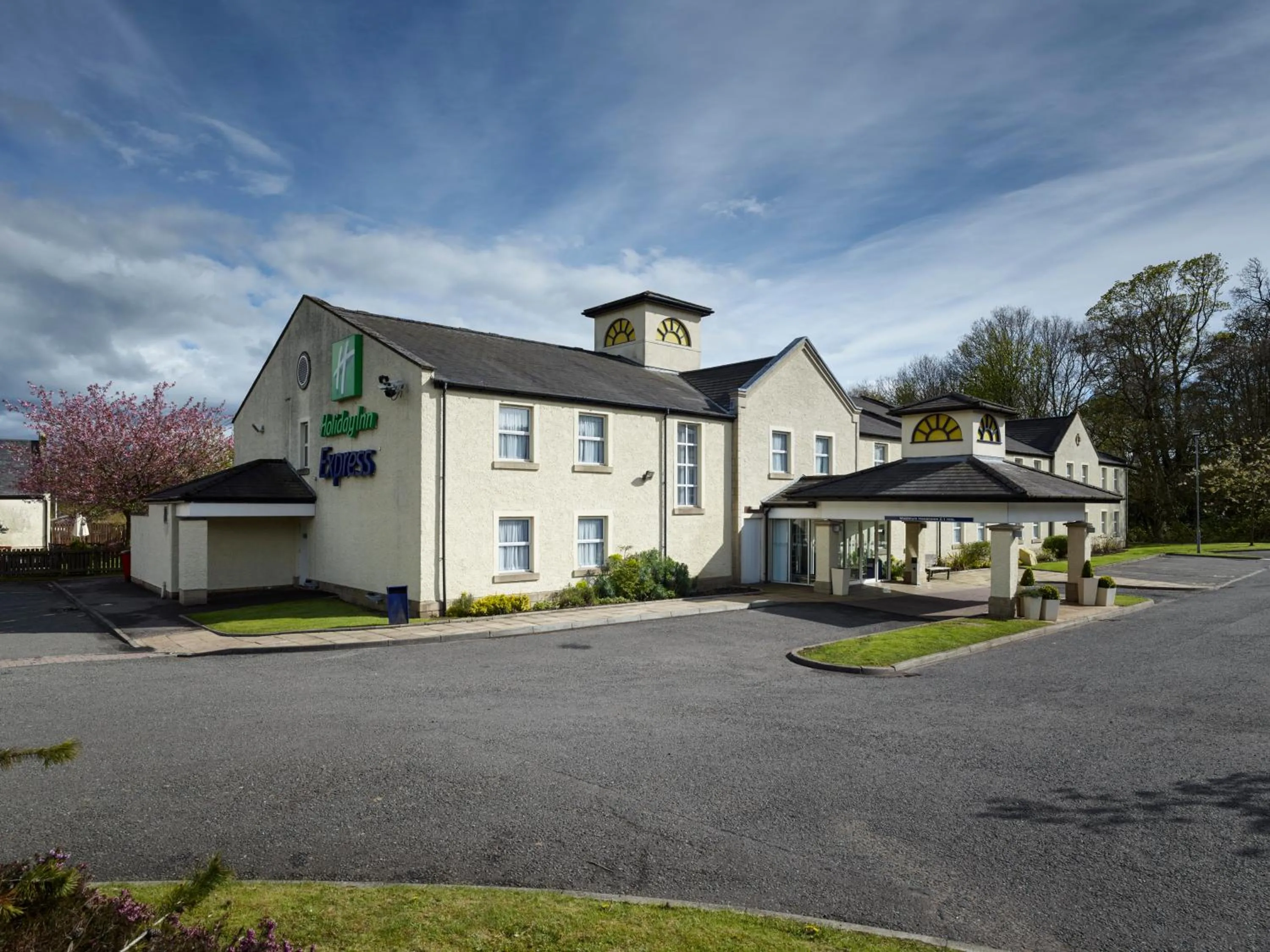 Property building in Holiday Inn Express Glenrothes by IHG