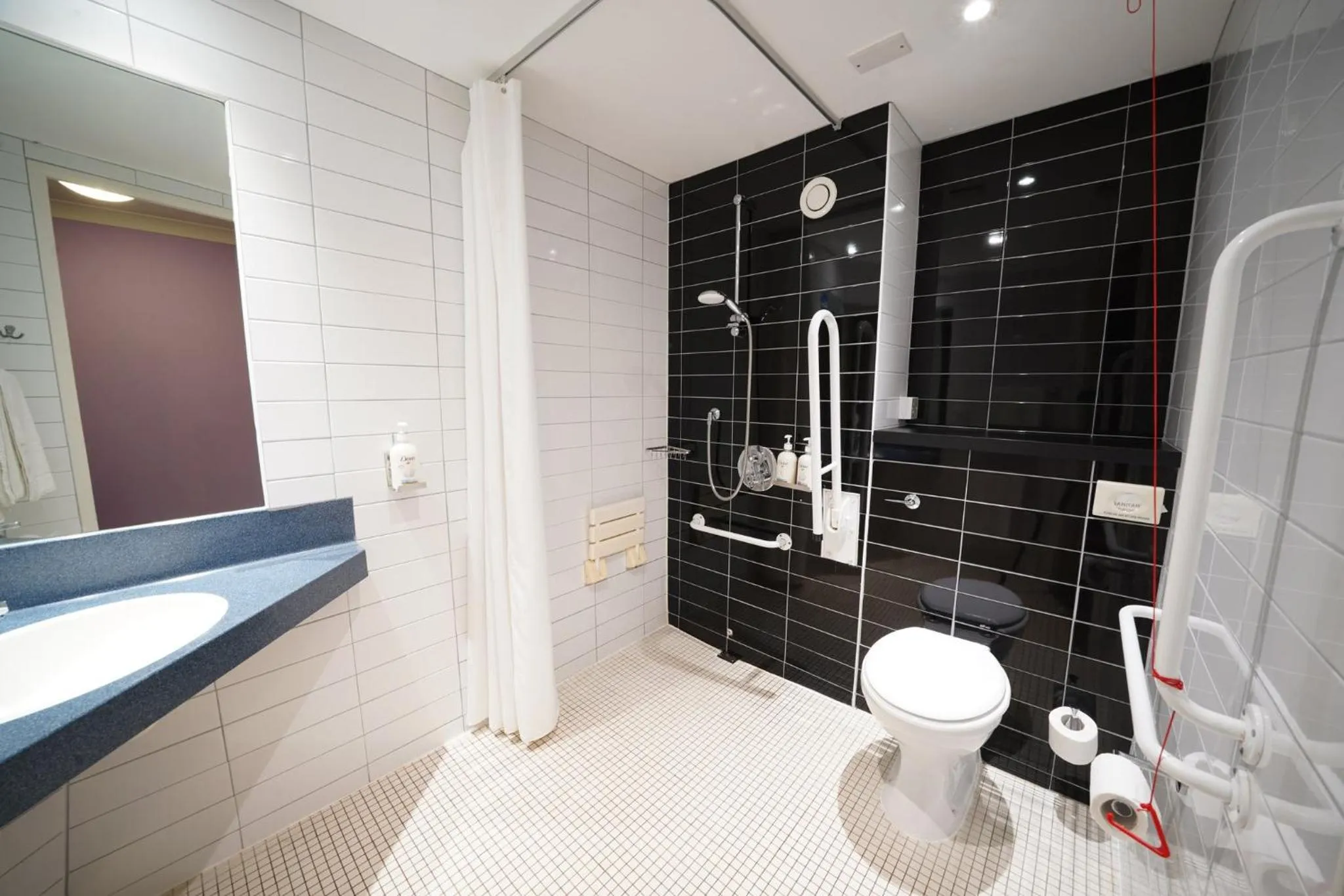 Photo of the whole room in Holiday Inn Express Glenrothes by IHG