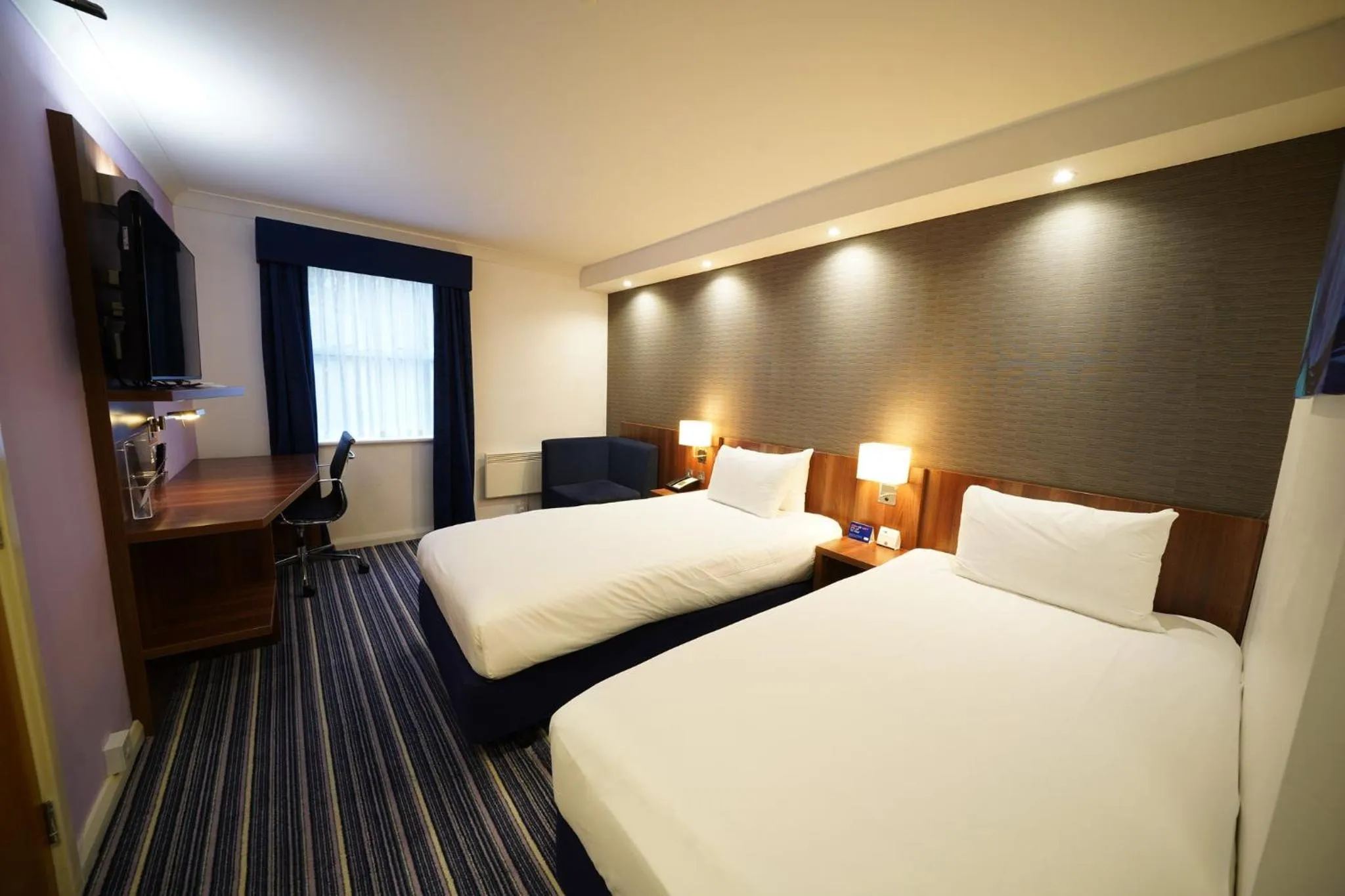 Photo of the whole room, Bed in Holiday Inn Express Glenrothes by IHG