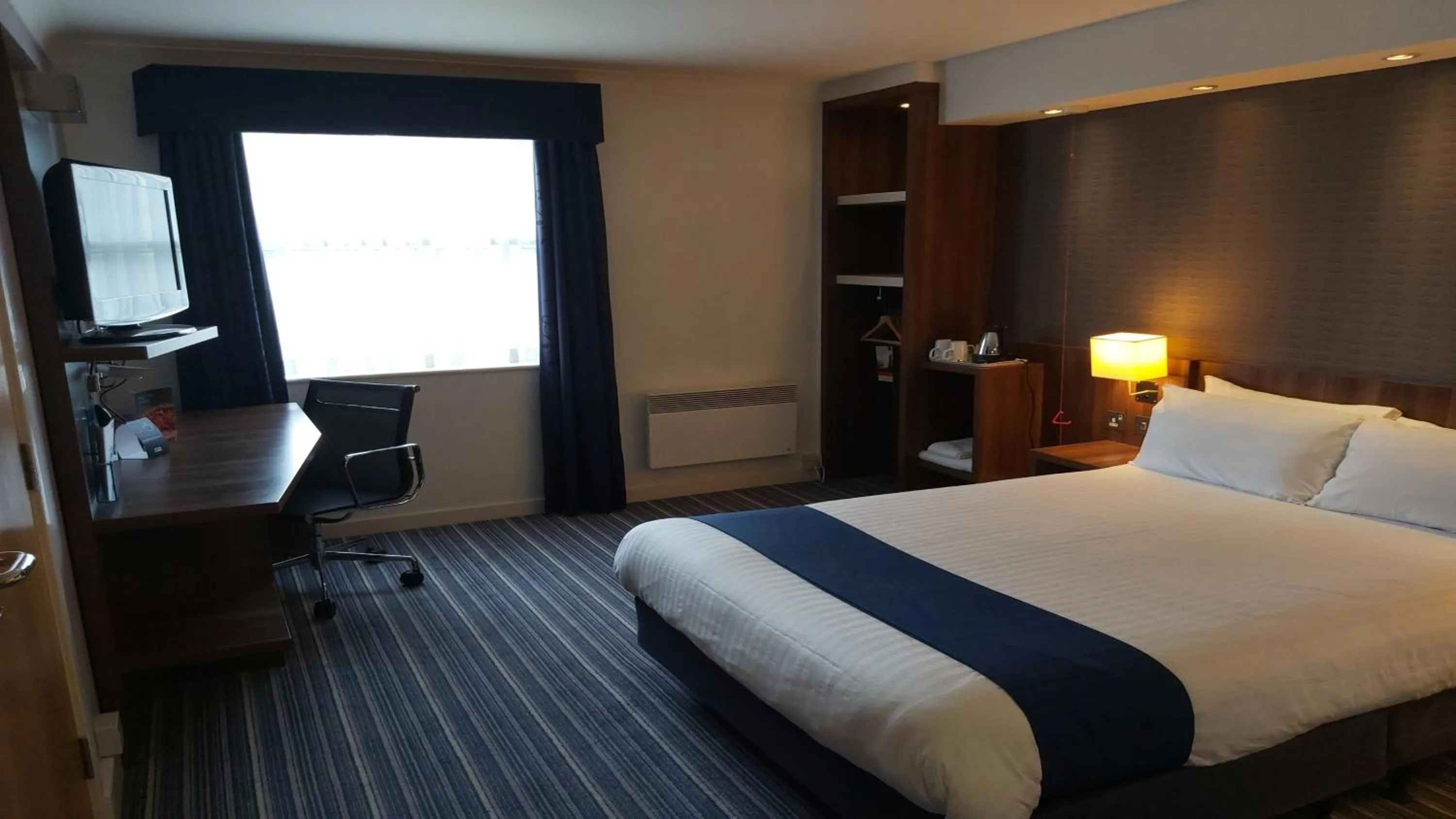Photo of the whole room, Bed in Holiday Inn Express Glenrothes by IHG