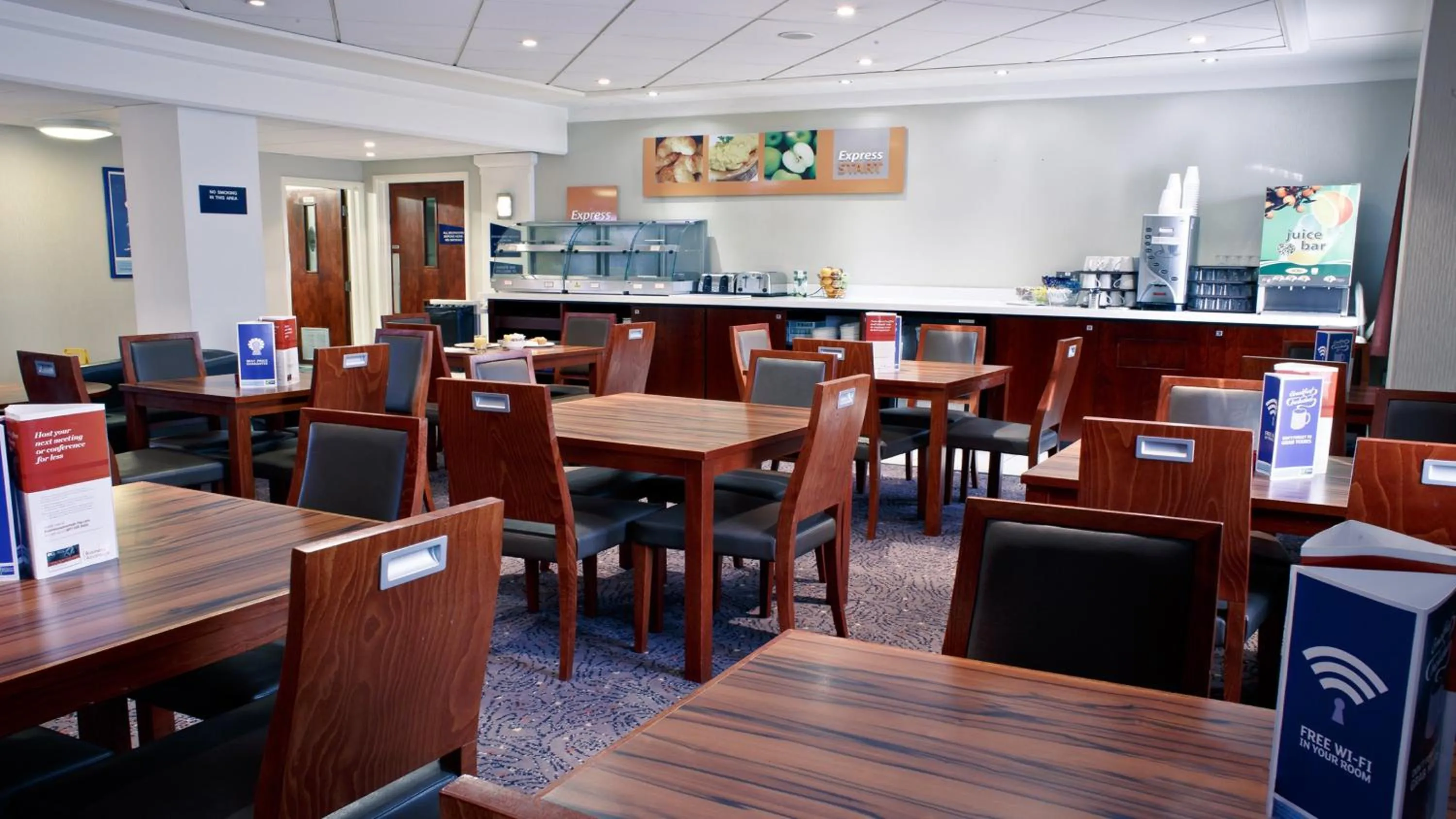 Restaurant/places to eat in Holiday Inn Express Glenrothes by IHG