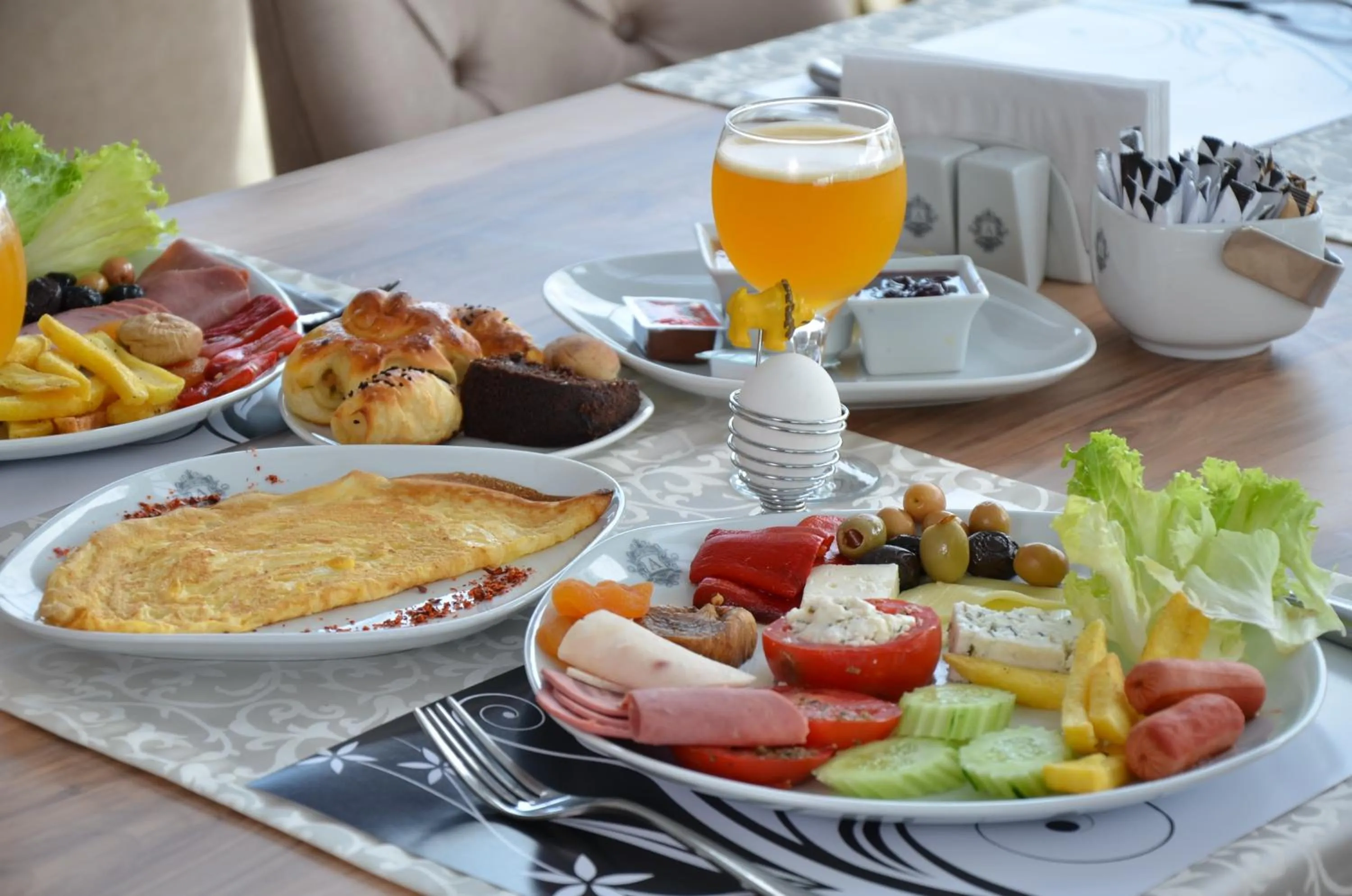 Restaurant/places to eat in Ada Life Hotel