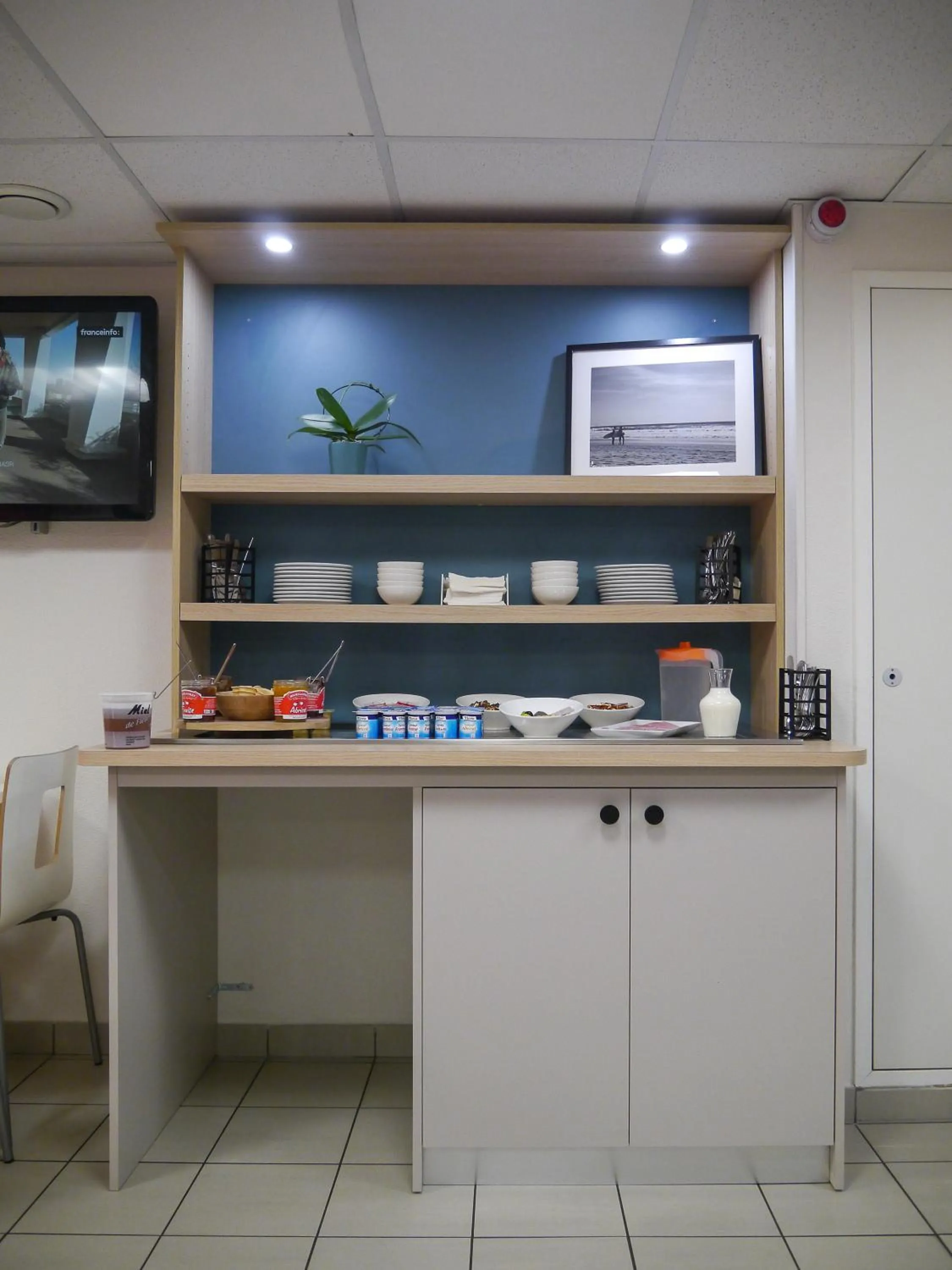 Buffet breakfast in Kyriad Direct Mont De Marsan - St Avit