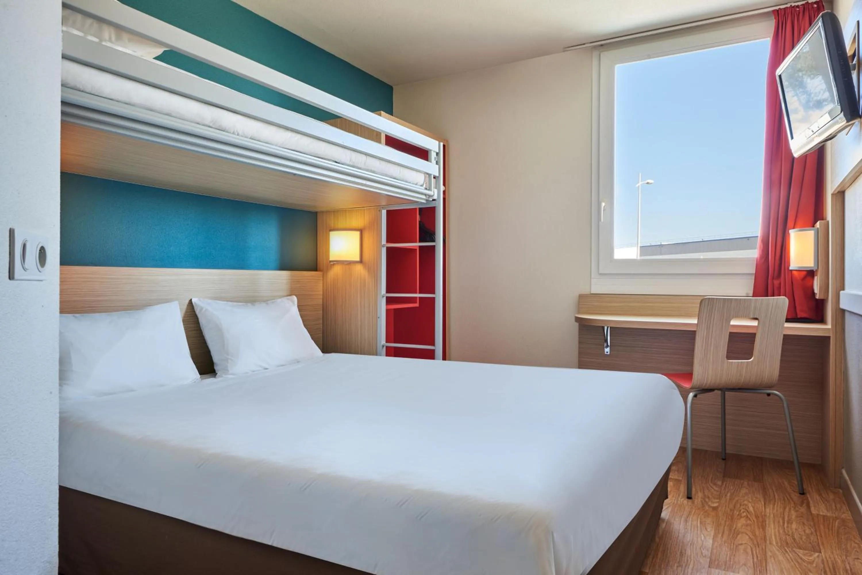 Bedroom, Bed in Kyriad Direct Mont De Marsan - St Avit