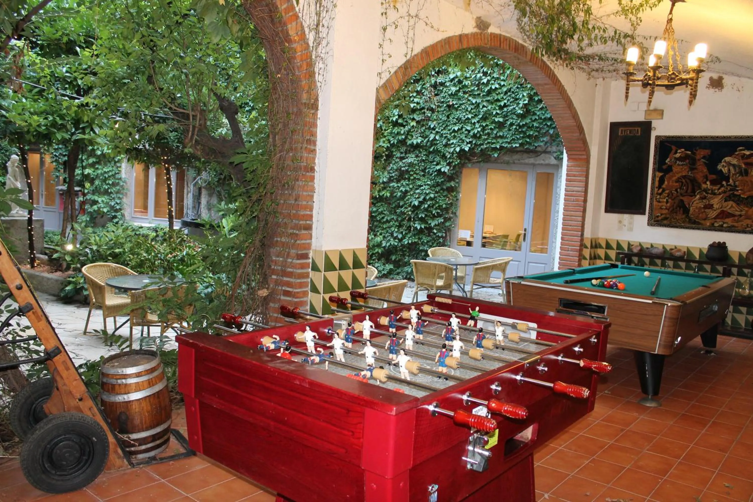 Billiard in Hotel Jardí Apartaments