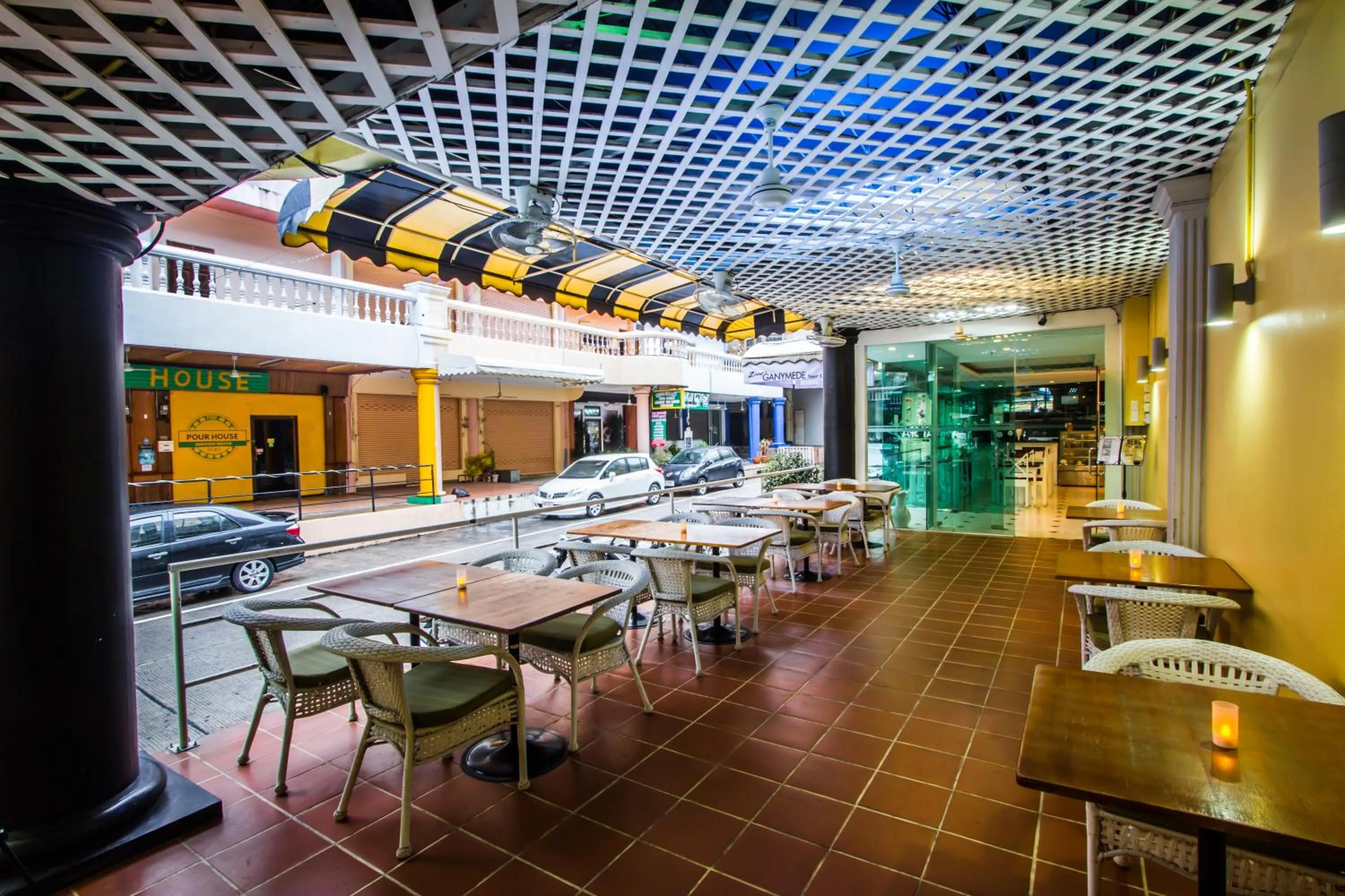 Restaurant/places to eat in Zing Resort & Spa