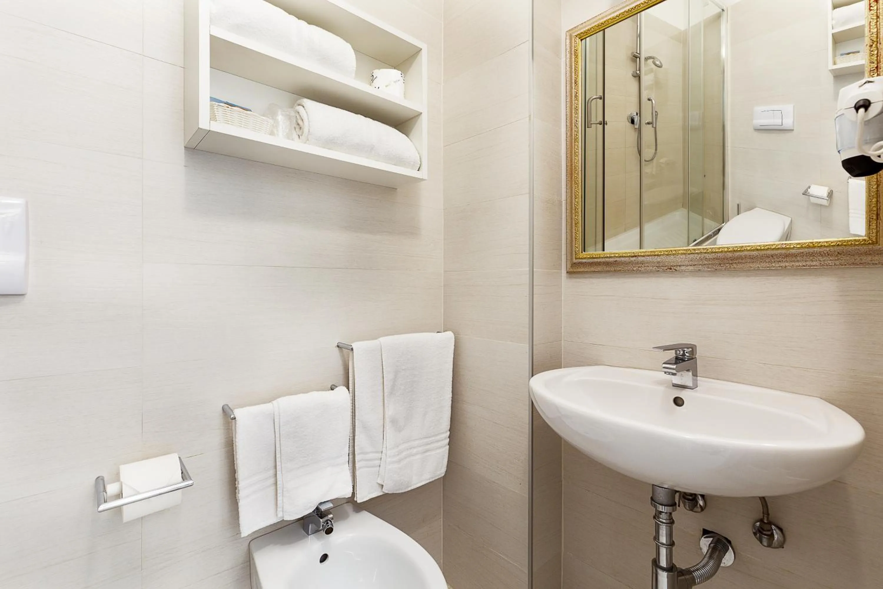 Shower in Le Residenze del Centro