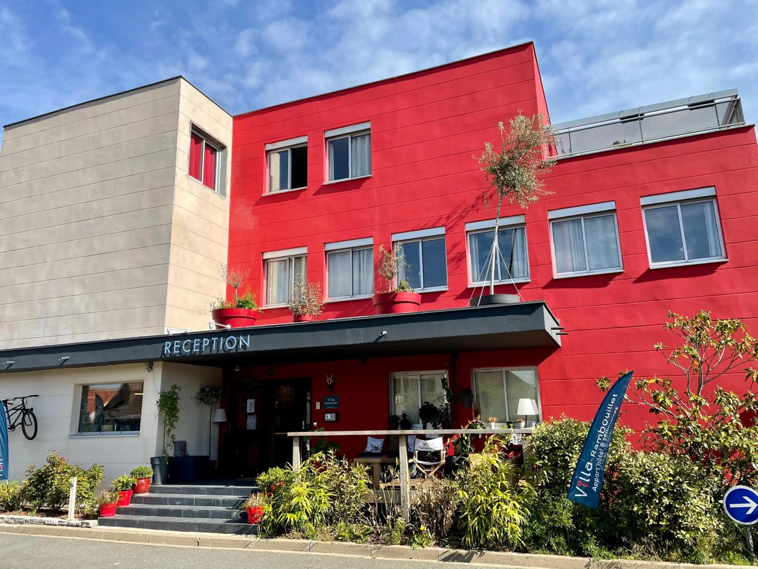 Property building in Villa Rambouillet