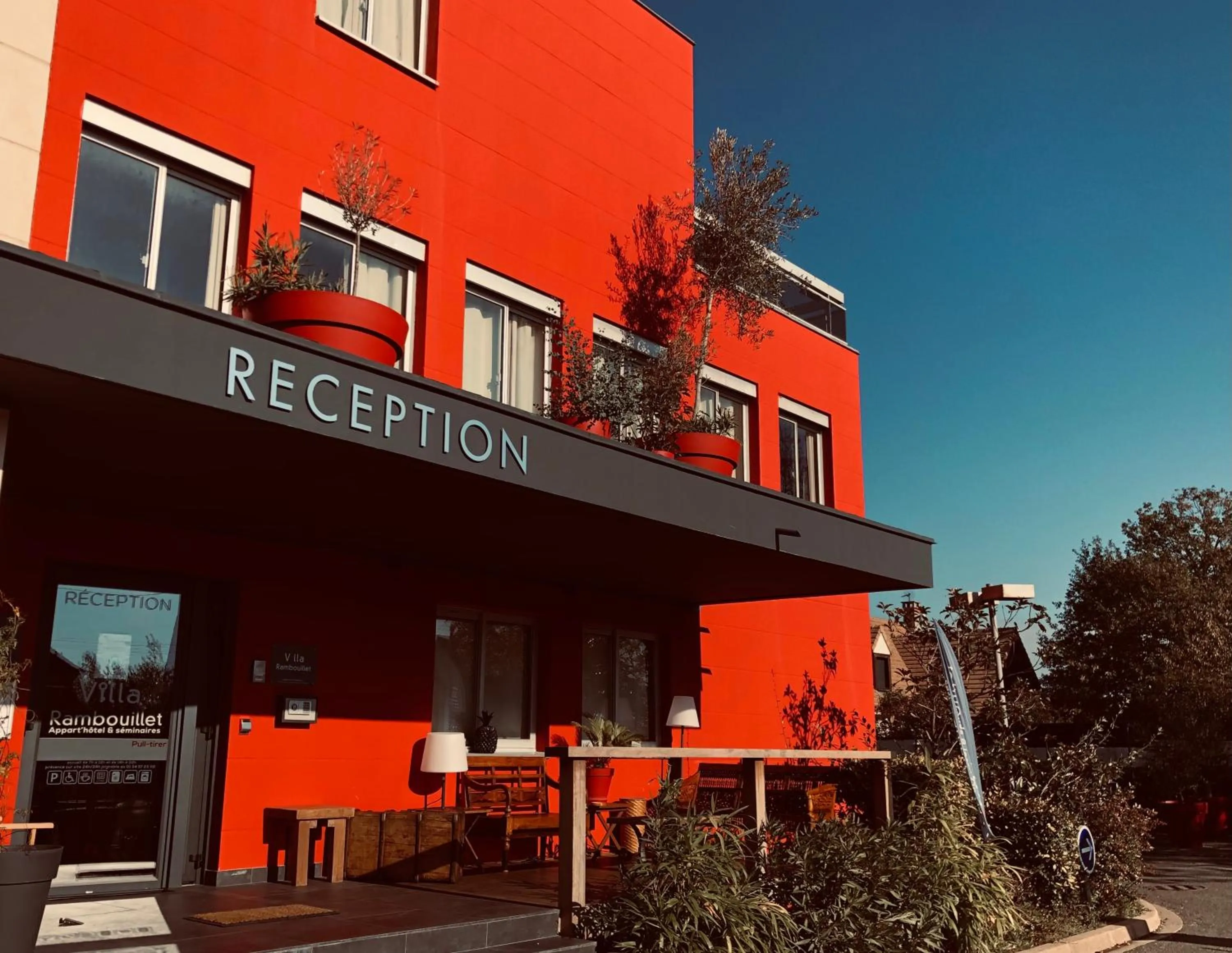 Property building in Villa Rambouillet