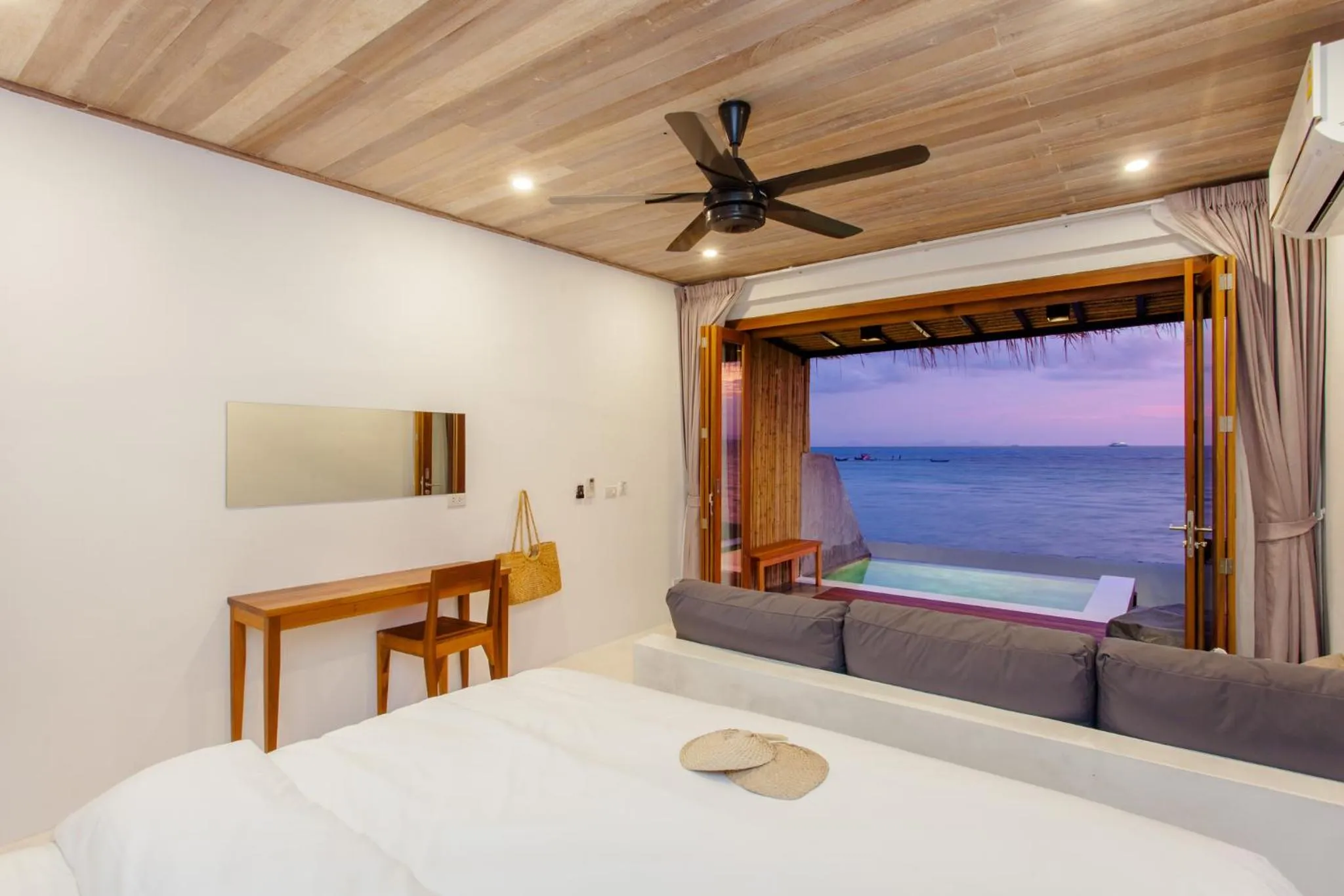 Sea view, Bed in The Humble Villas