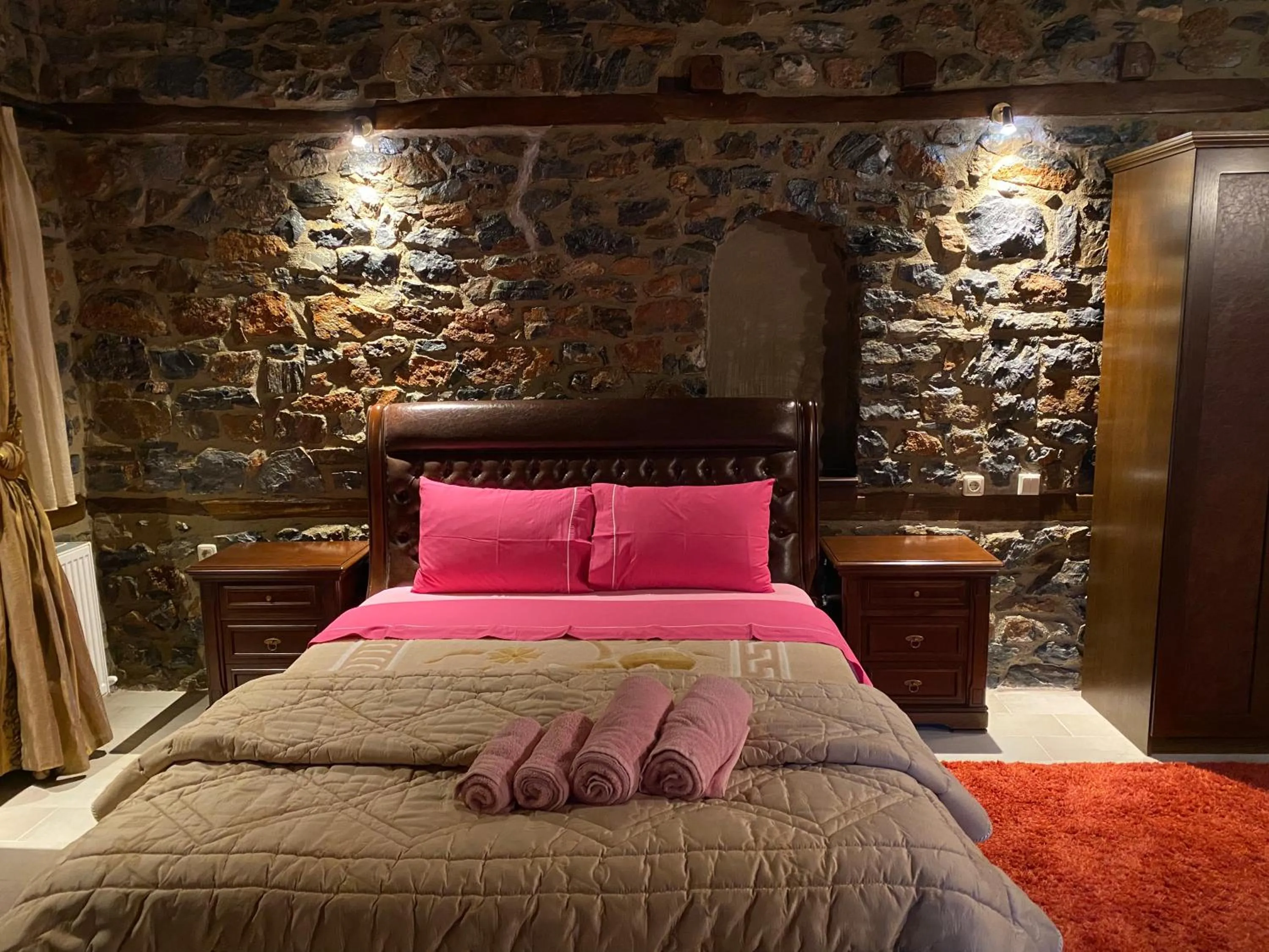 Photo of the whole room, Bed in Hotels Voras