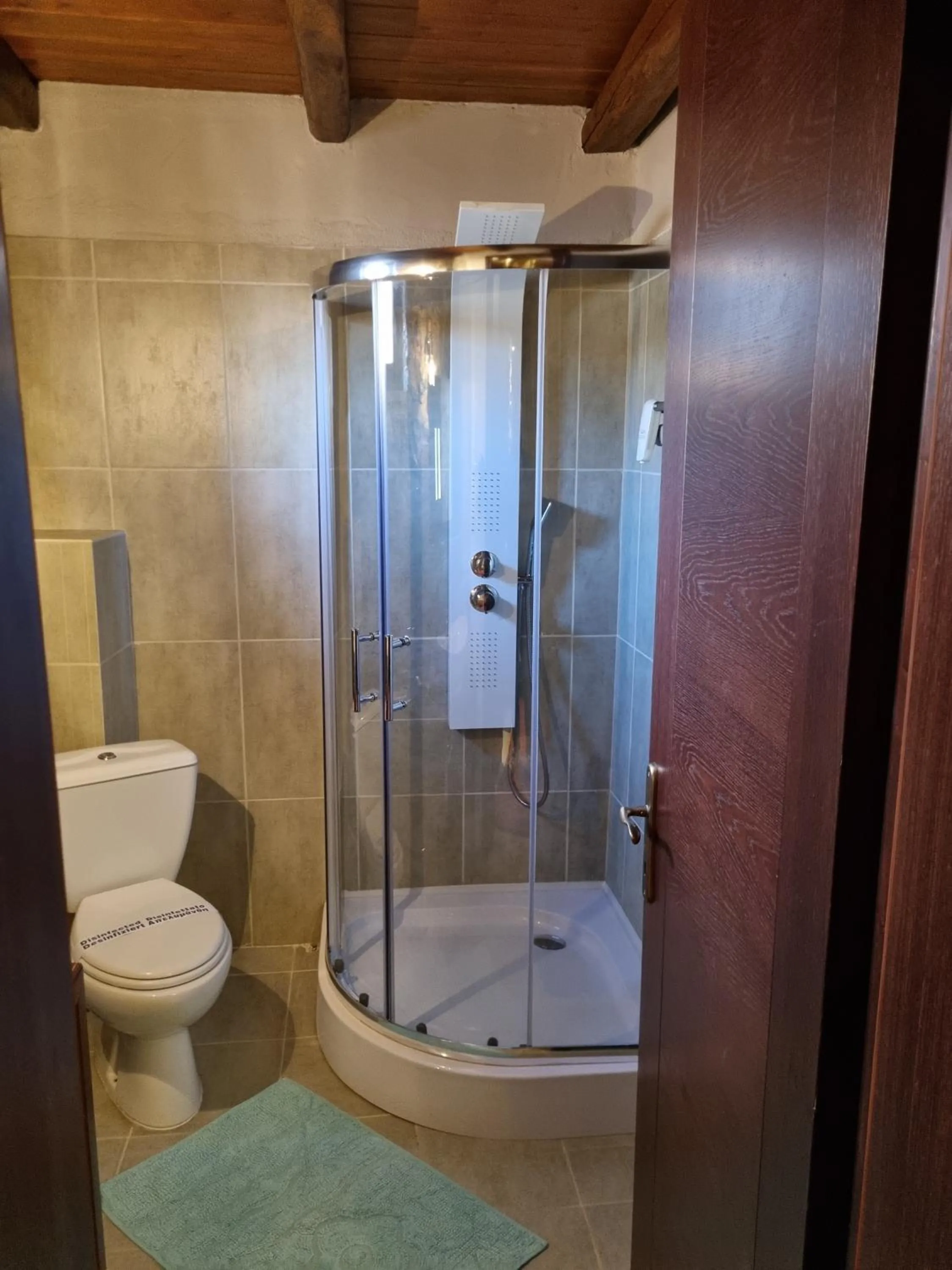 Bathroom in Hotels Voras