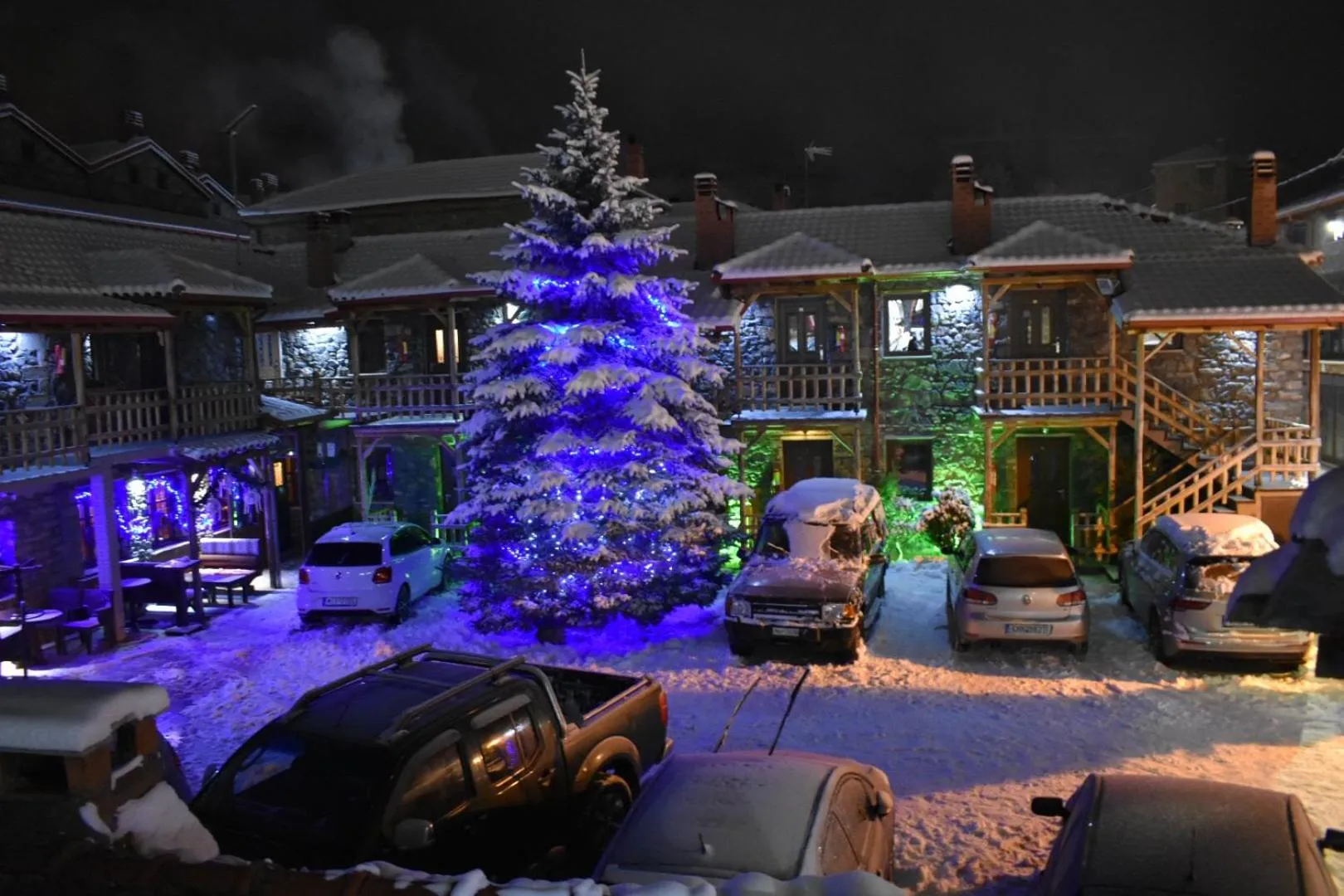 Property building in Hotels Voras