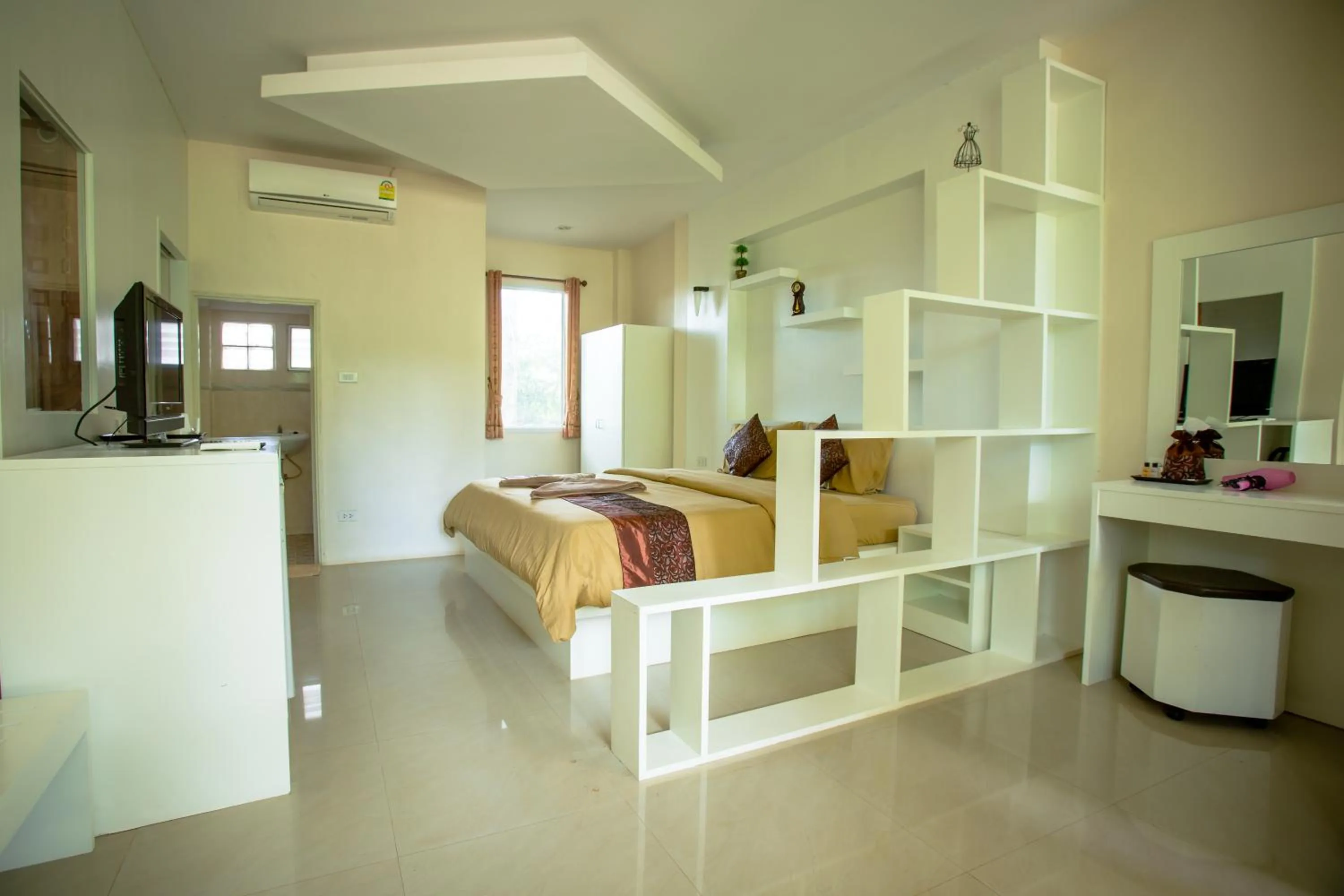 Photo of the whole room, Bed in Diamond Hill Resort