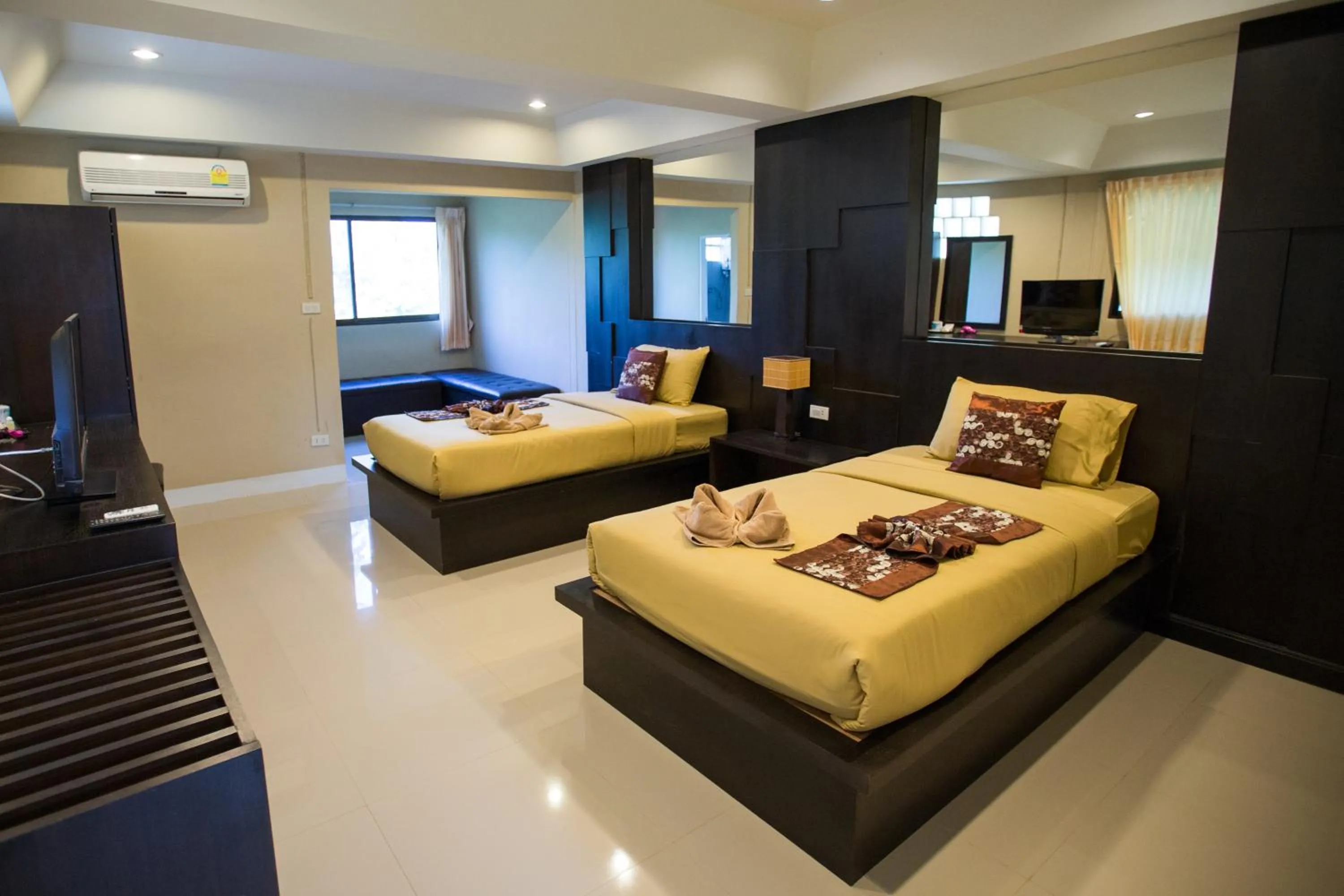 Photo of the whole room, Bed in Diamond Hill Resort