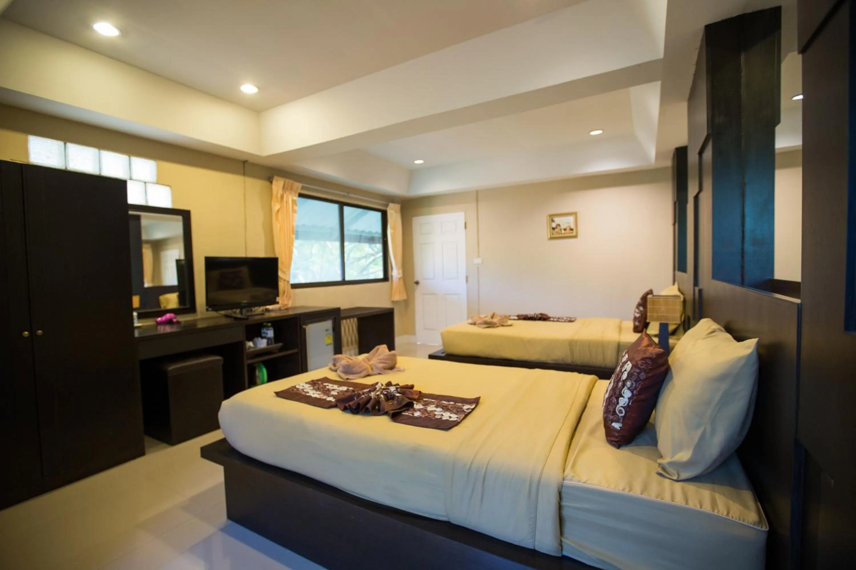 Photo of the whole room, Bed in Diamond Hill Resort