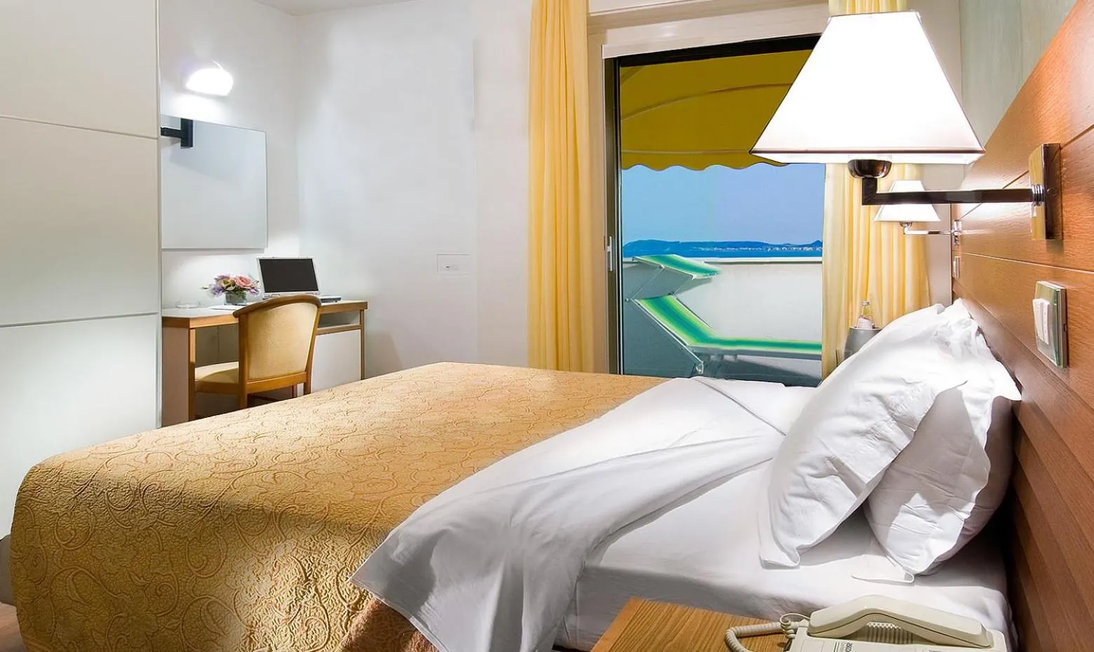 Shower, Bed in Hotel Margareth