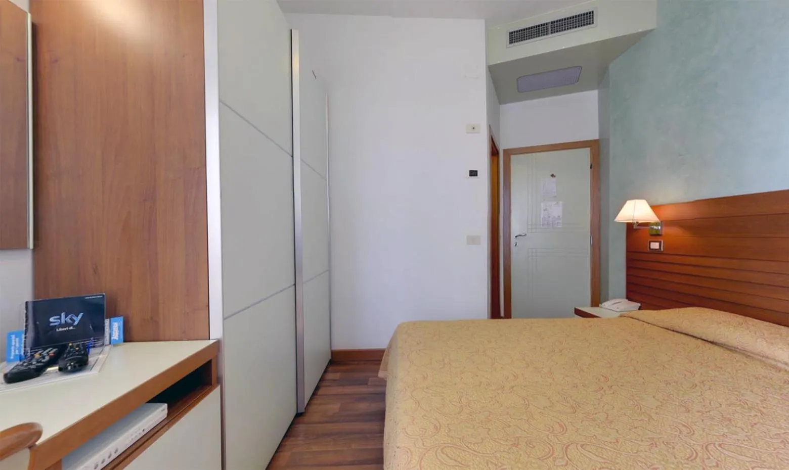 Patio, Bed in Hotel Margareth