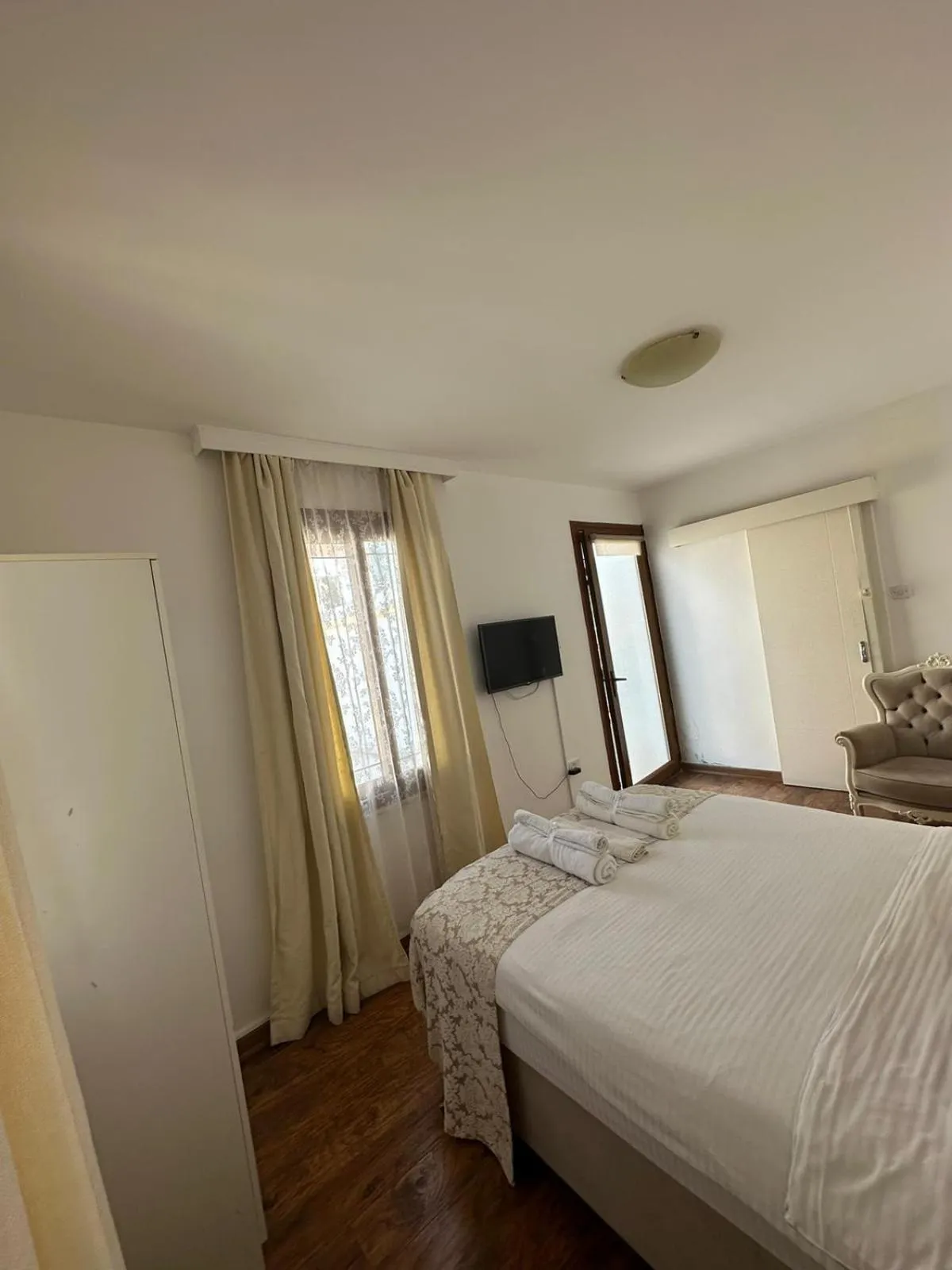 Bed in Lord's Residence Boutique Hotel