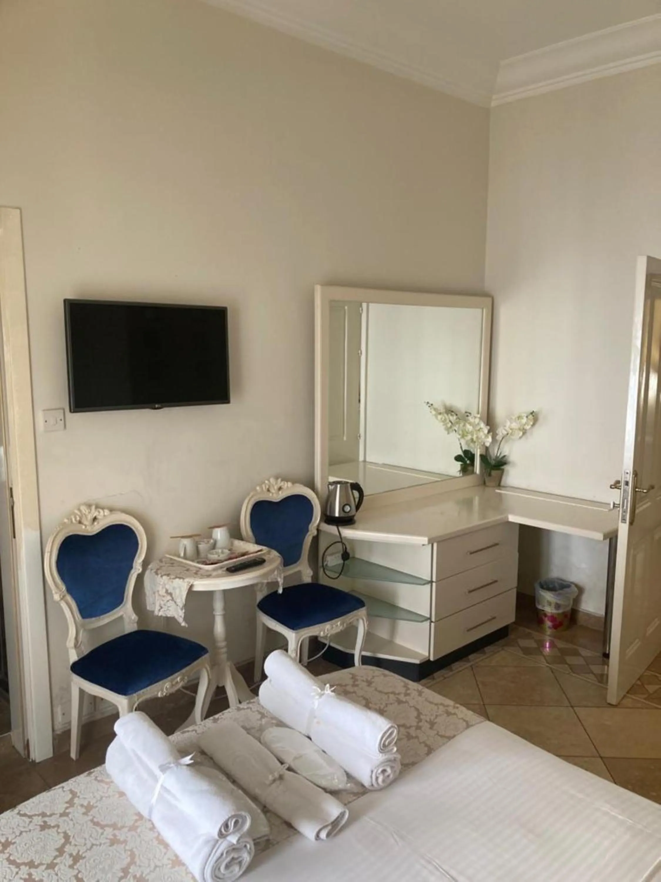 Bed in Lord's Residence Boutique Hotel