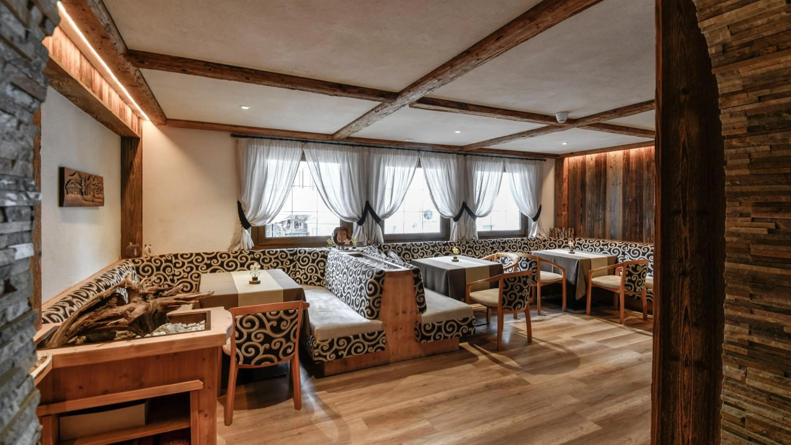 Communal lounge/ TV room in Hotel Brunella