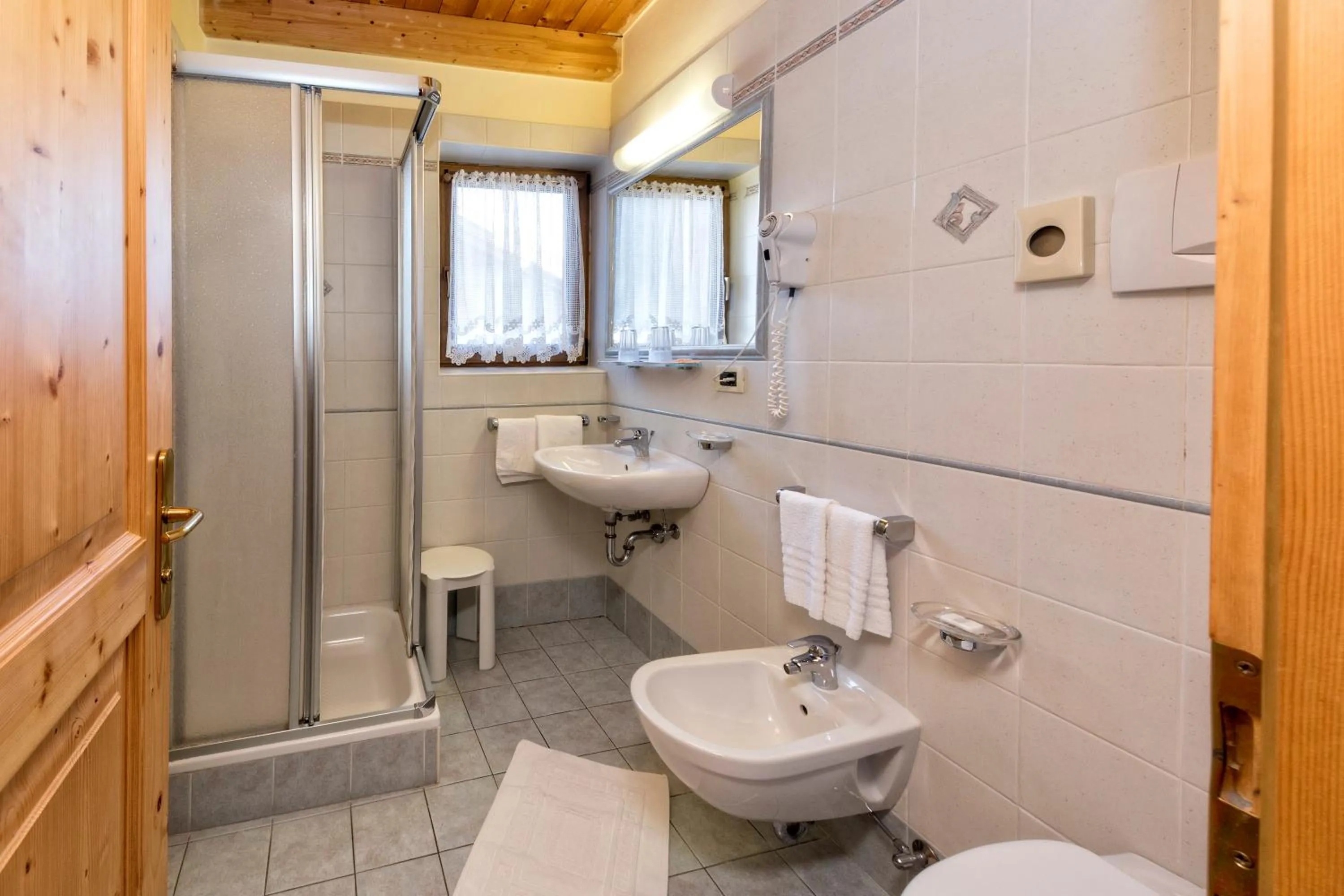 Shower in Hotel Brunella