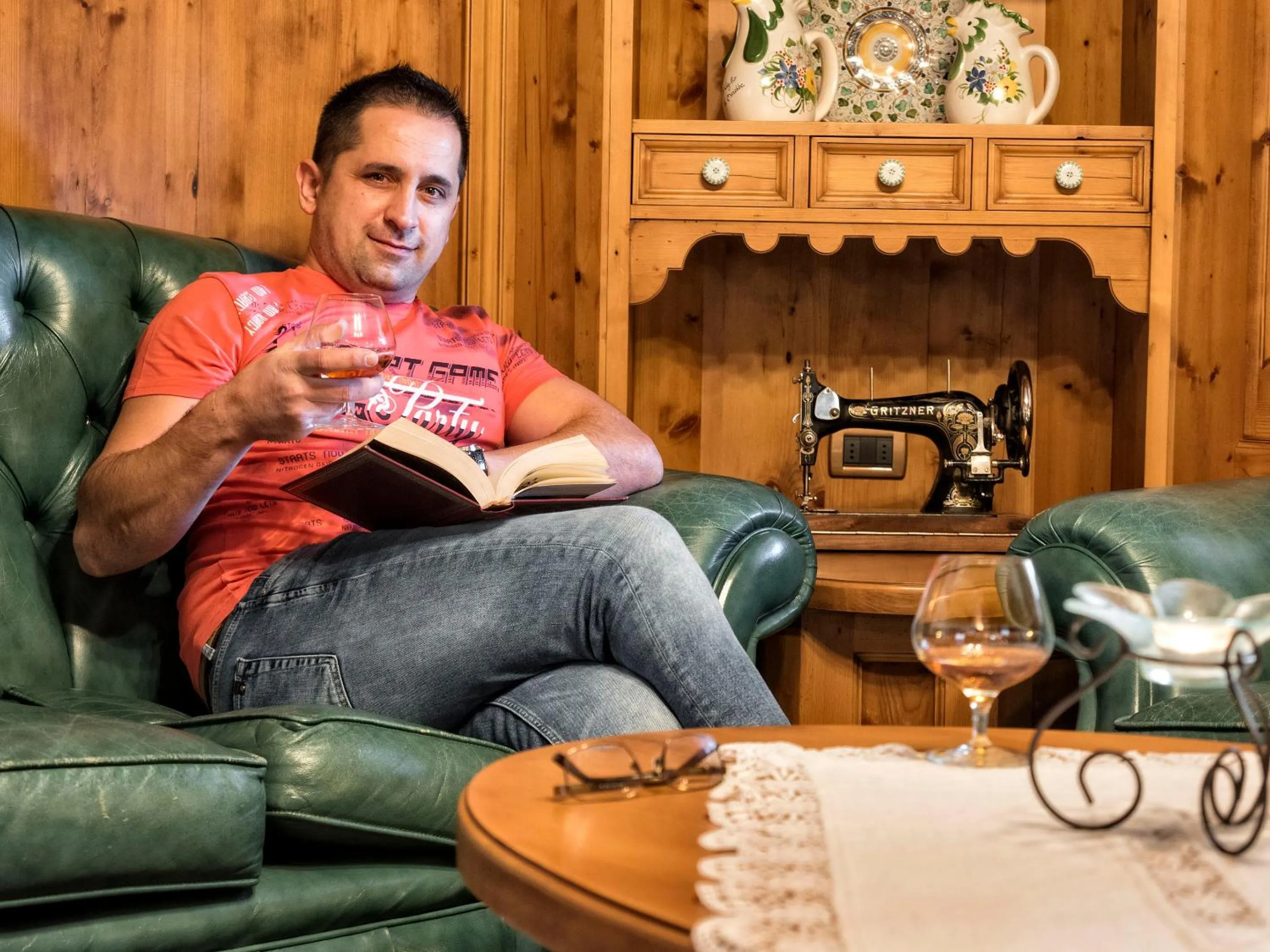 Communal lounge/ TV room in Hotel Brunella