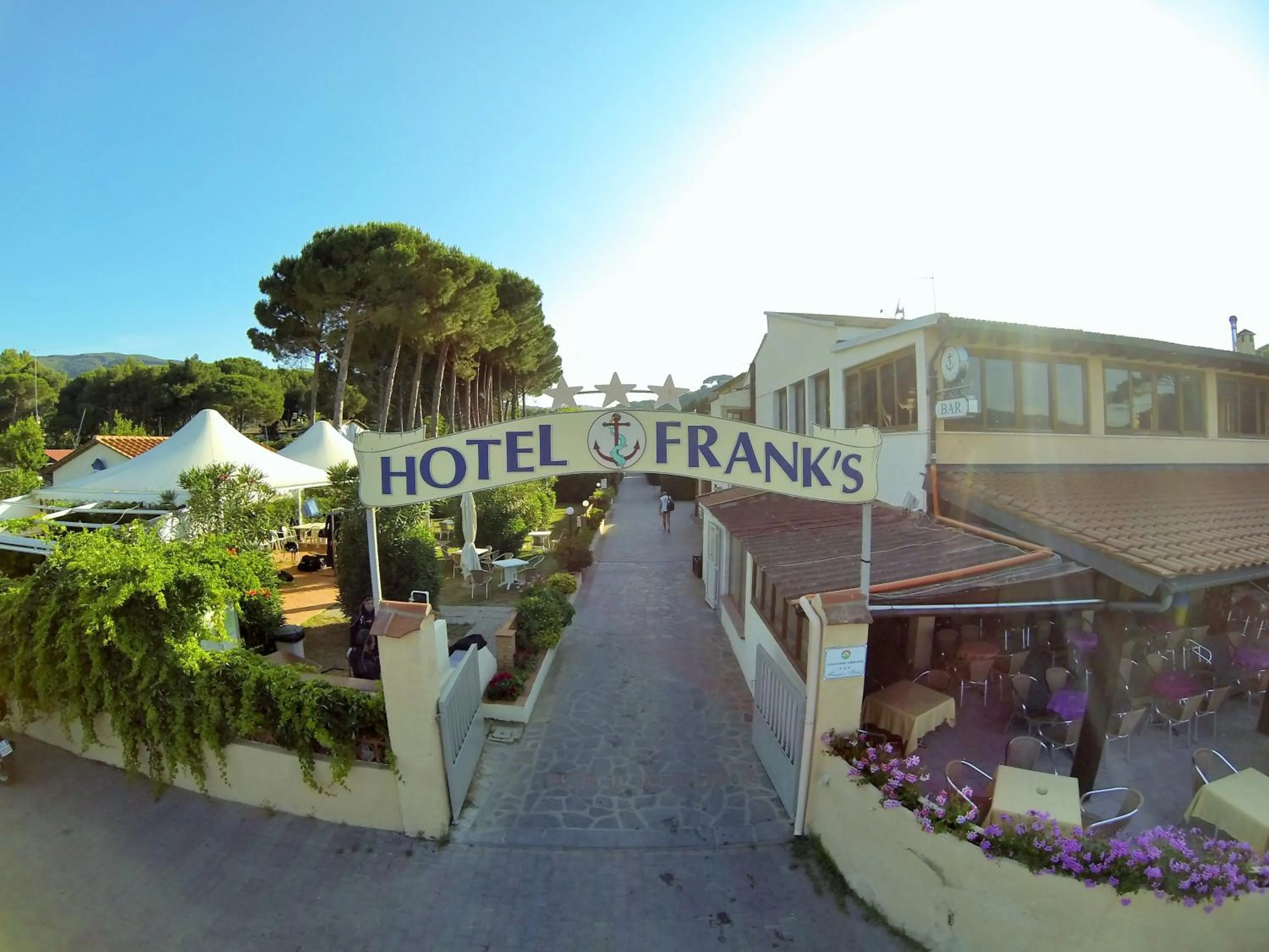 Facade/entrance in Frank's Hotel