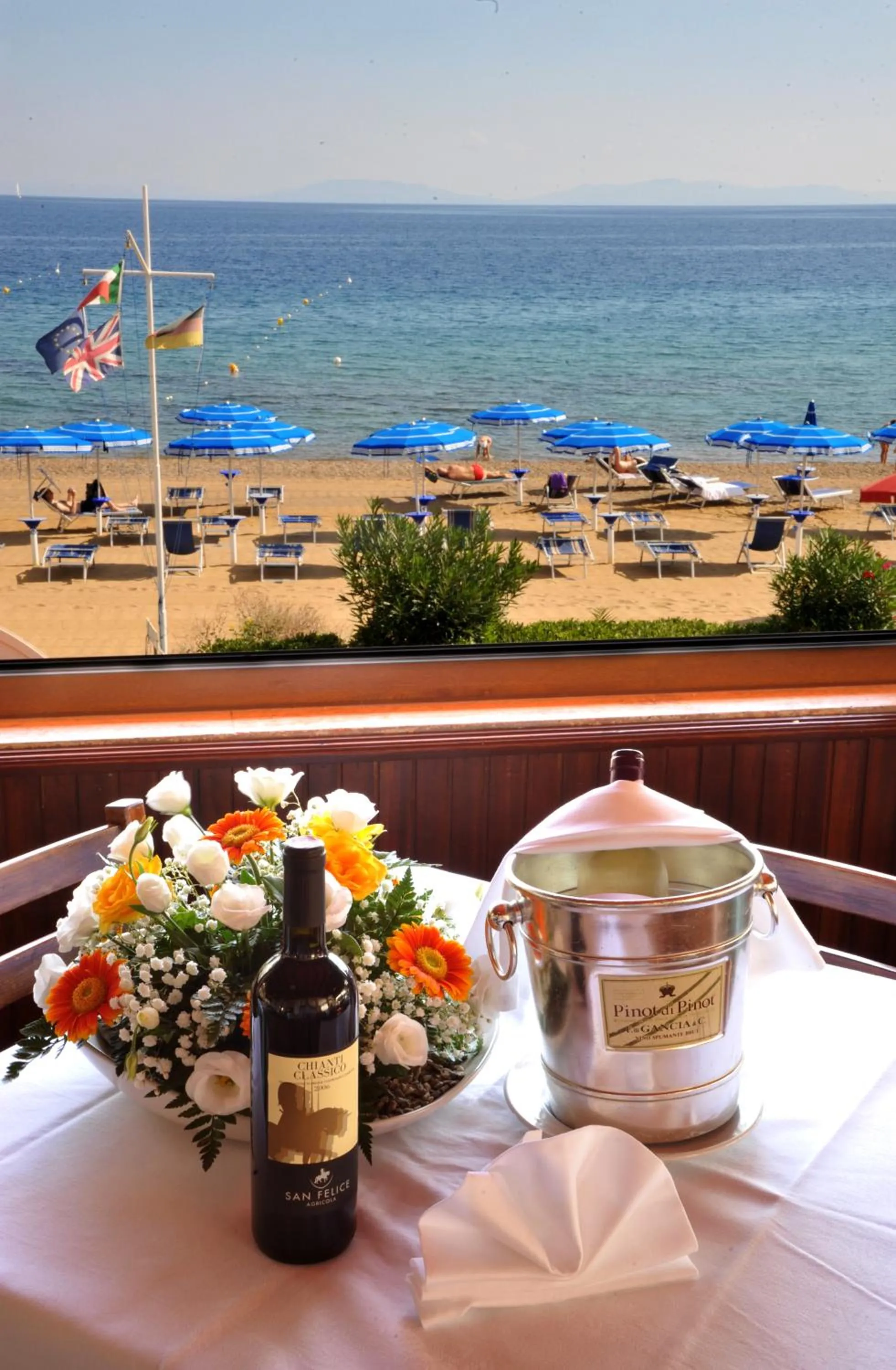 Restaurant/places to eat in Frank's Hotel