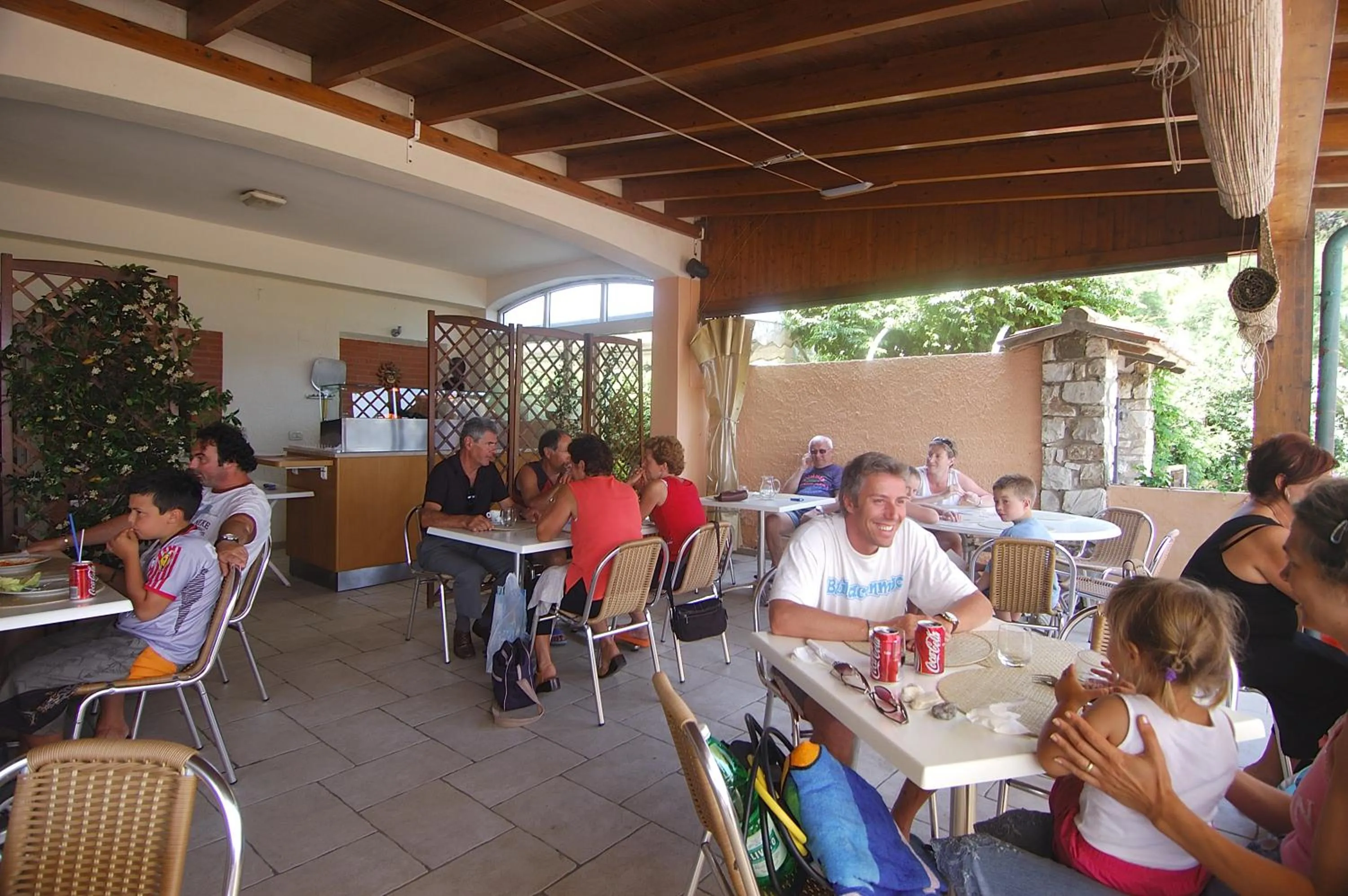 Restaurant/places to eat in Frank's Hotel