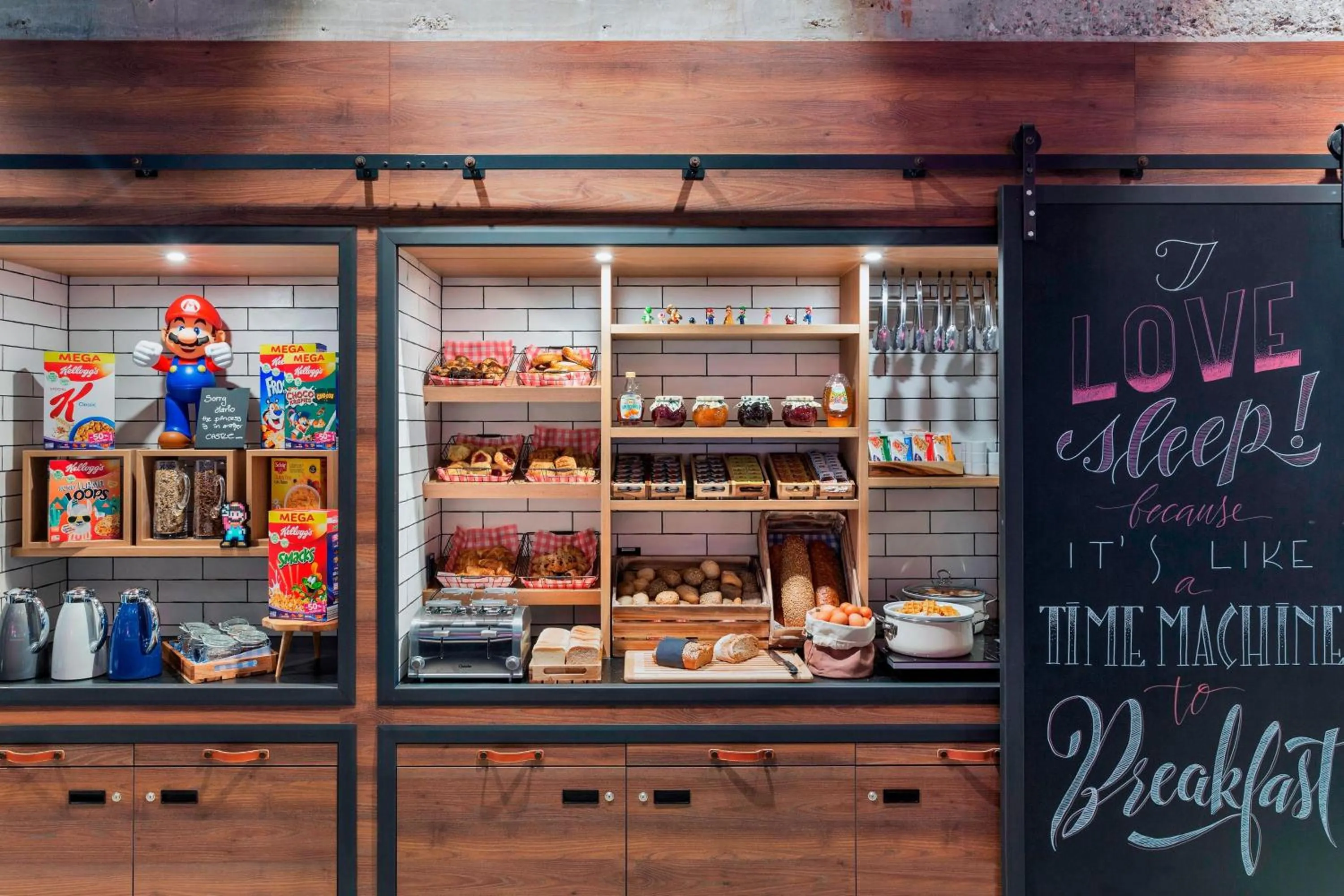 Breakfast in Moxy Frankfurt City Center