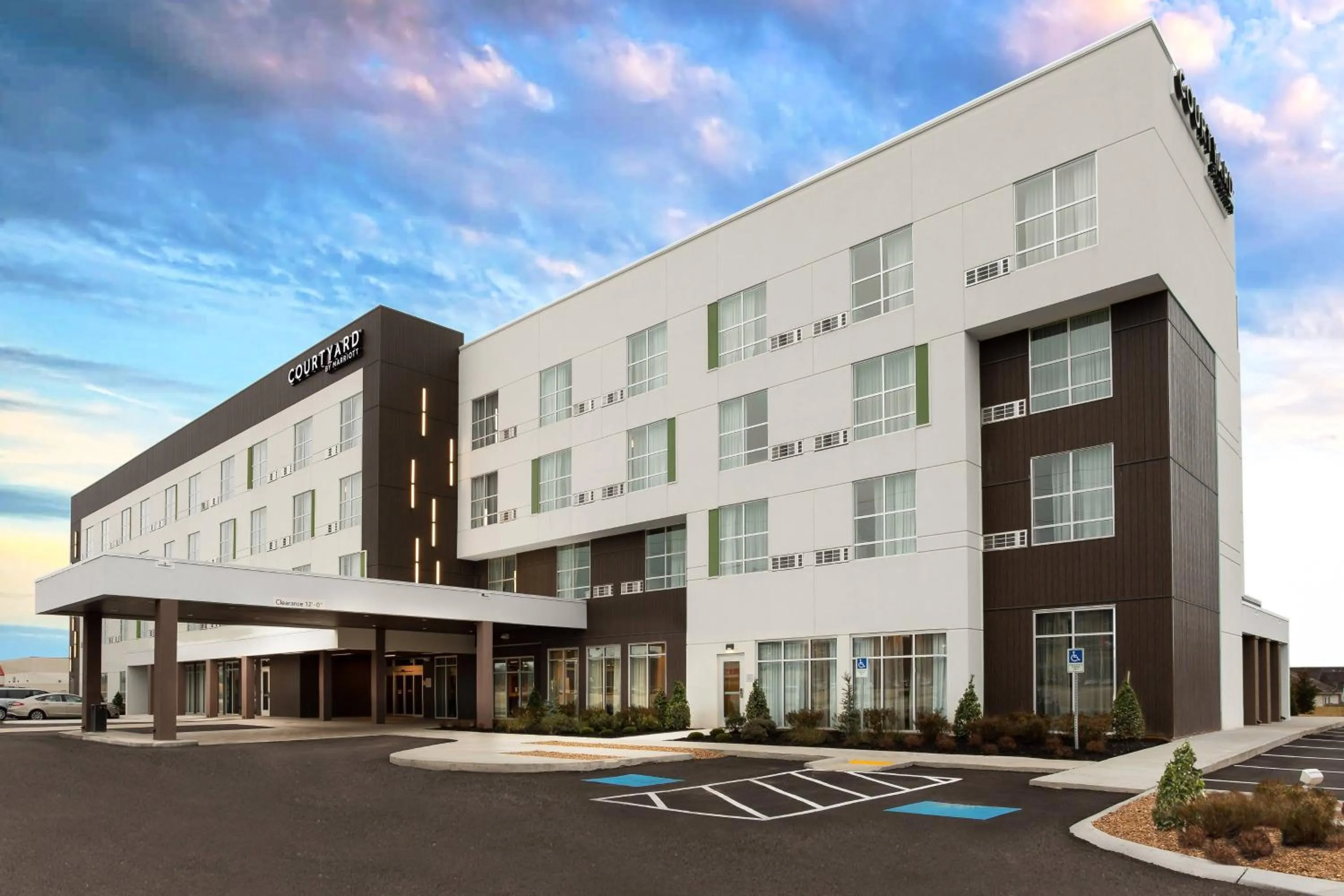 Property building in Courtyard by Marriott Jonesboro