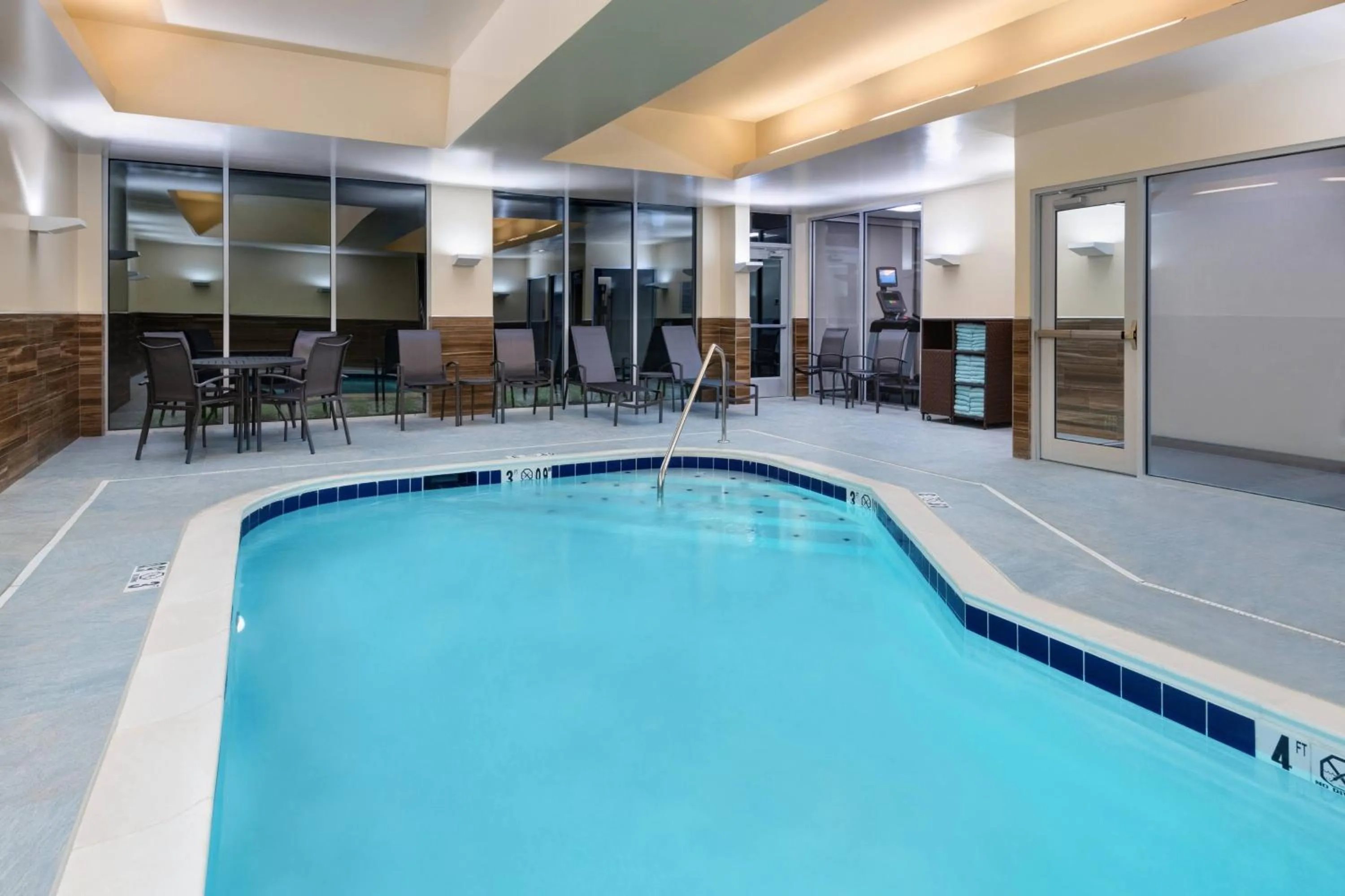 Swimming pool in Fairfield Inn & Suites by Marriott Lexington East/I-75