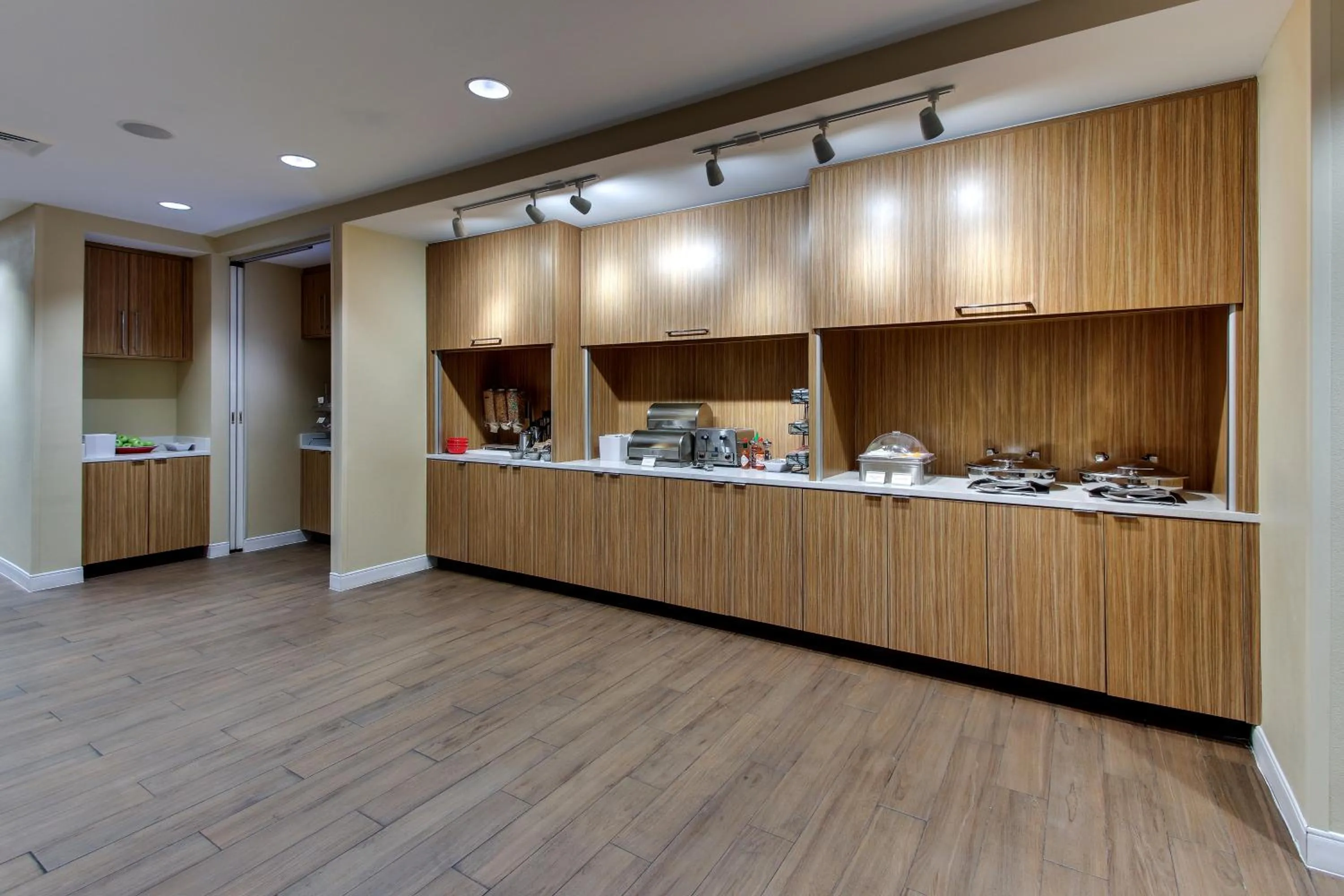 Breakfast in TownePlace Suites by Marriott Mobile Saraland