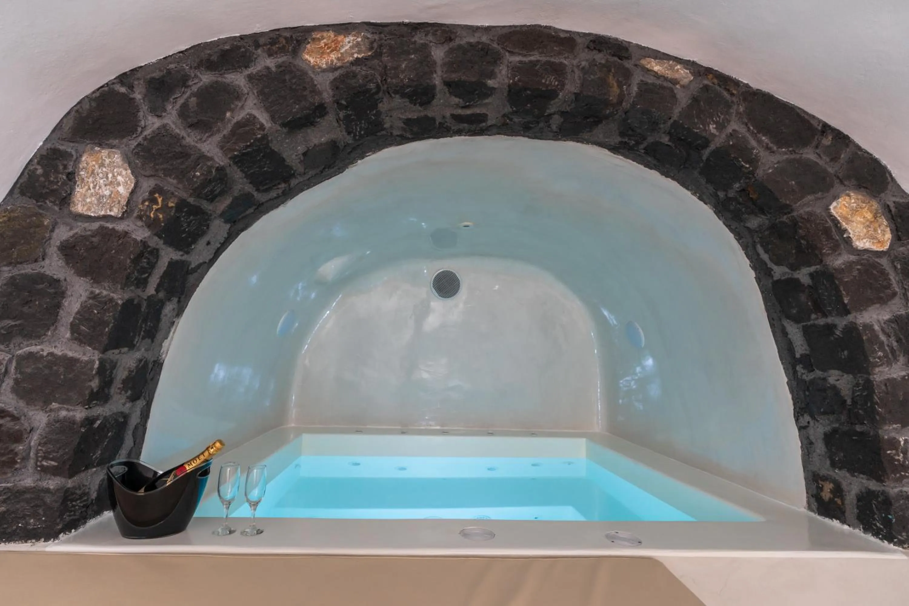 Hot Tub in Cally Cave House