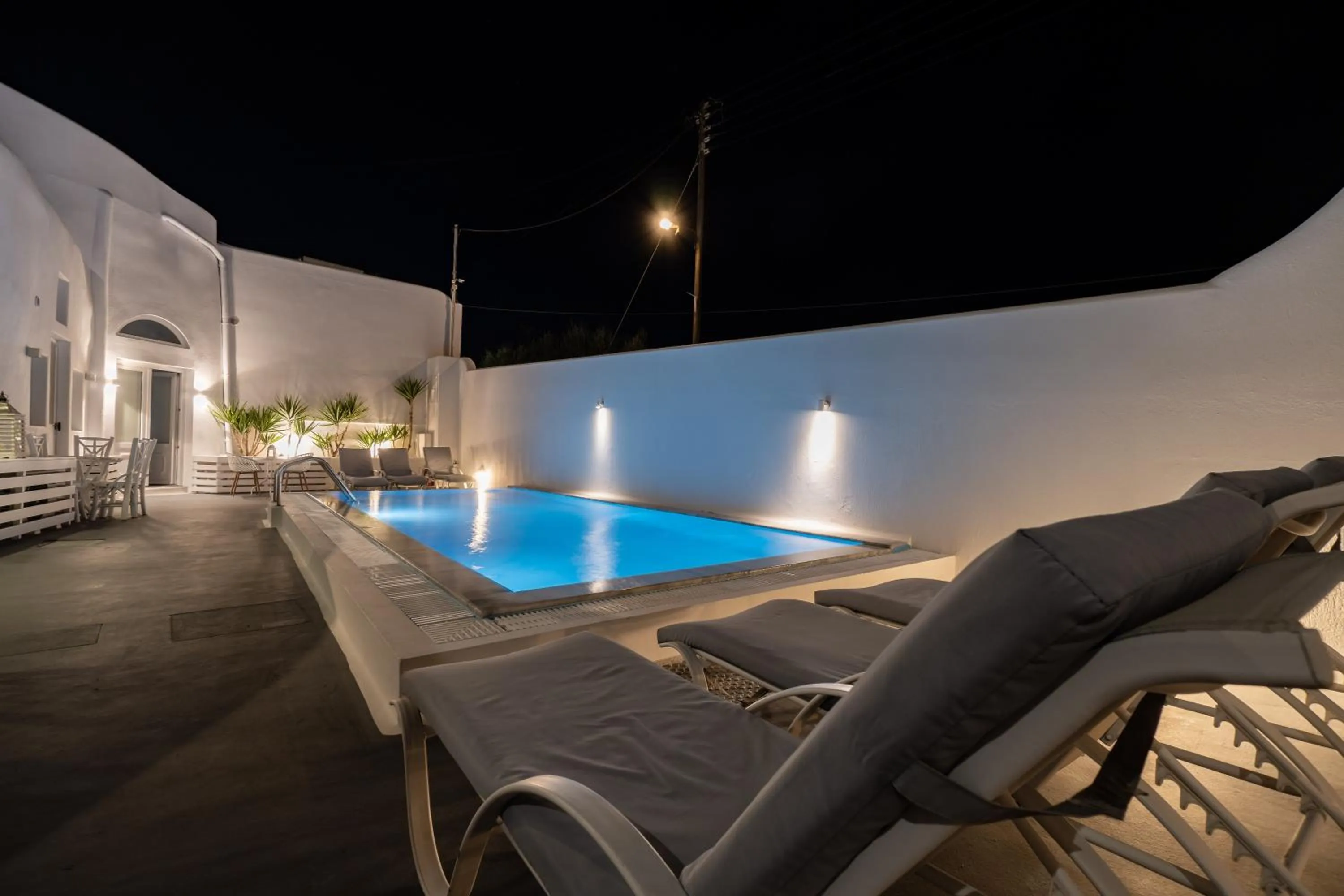 Pool view in Cally Cave House
