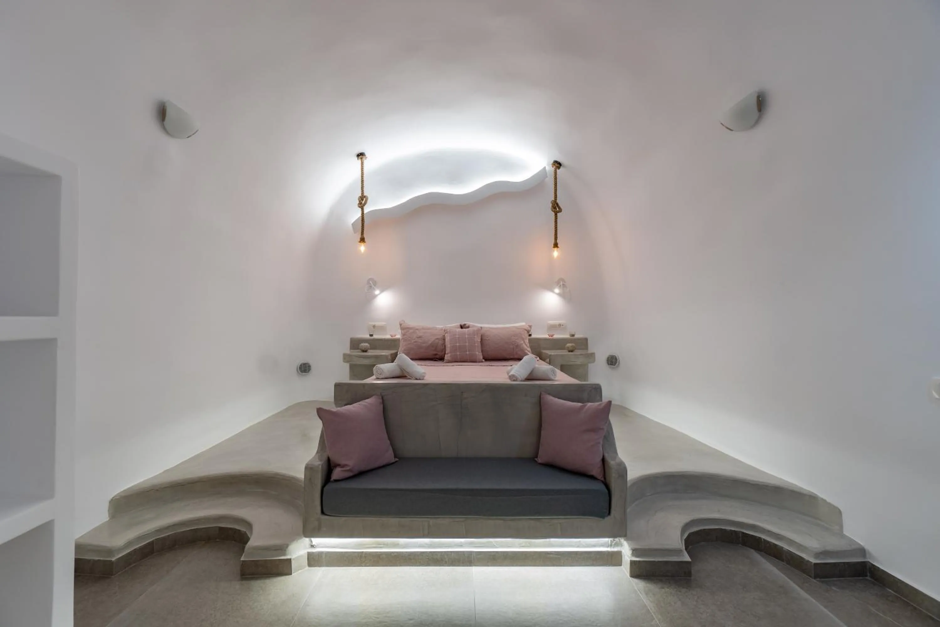 Photo of the whole room in Cally Cave House