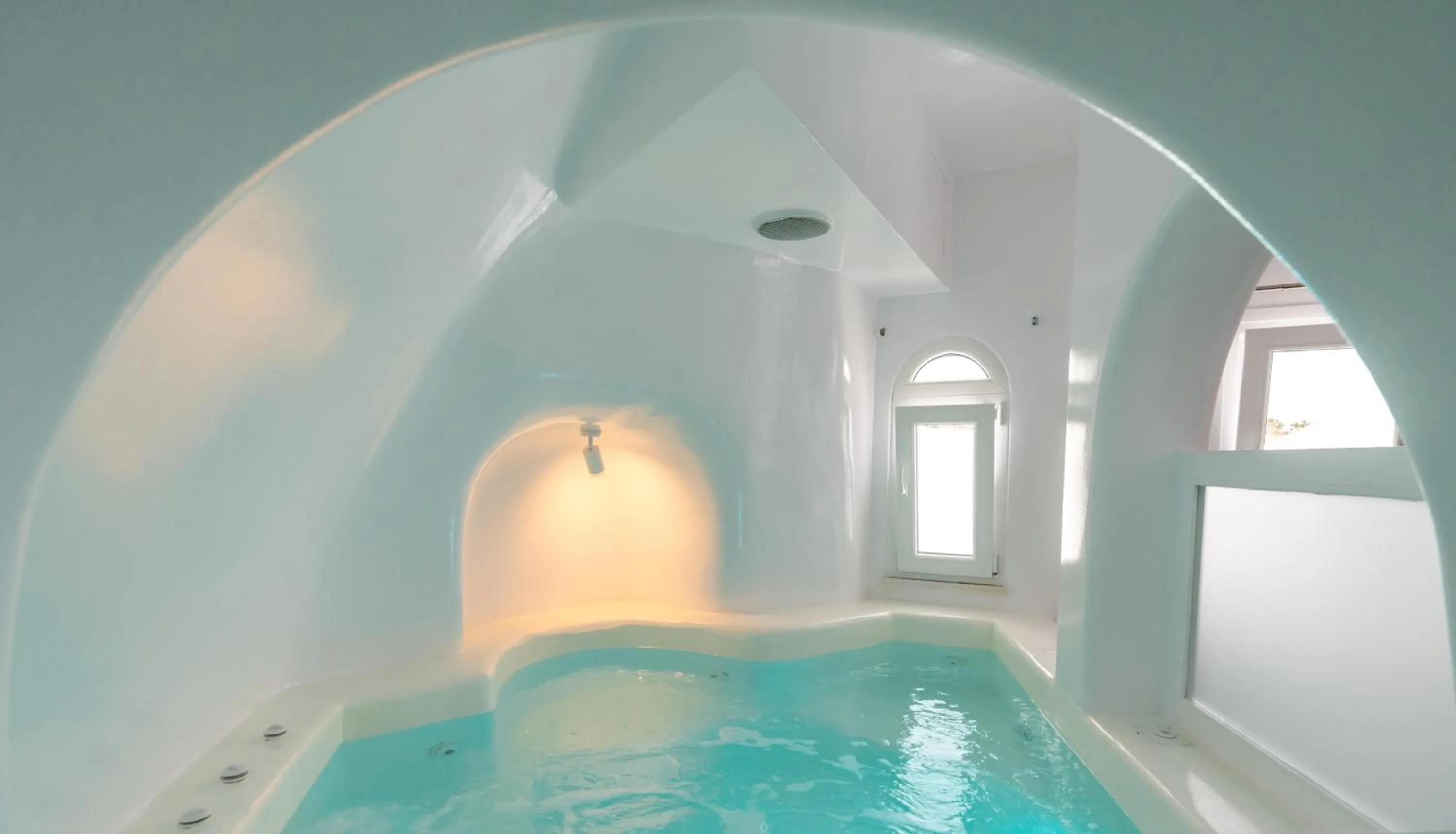 Hot Tub in Cally Cave House