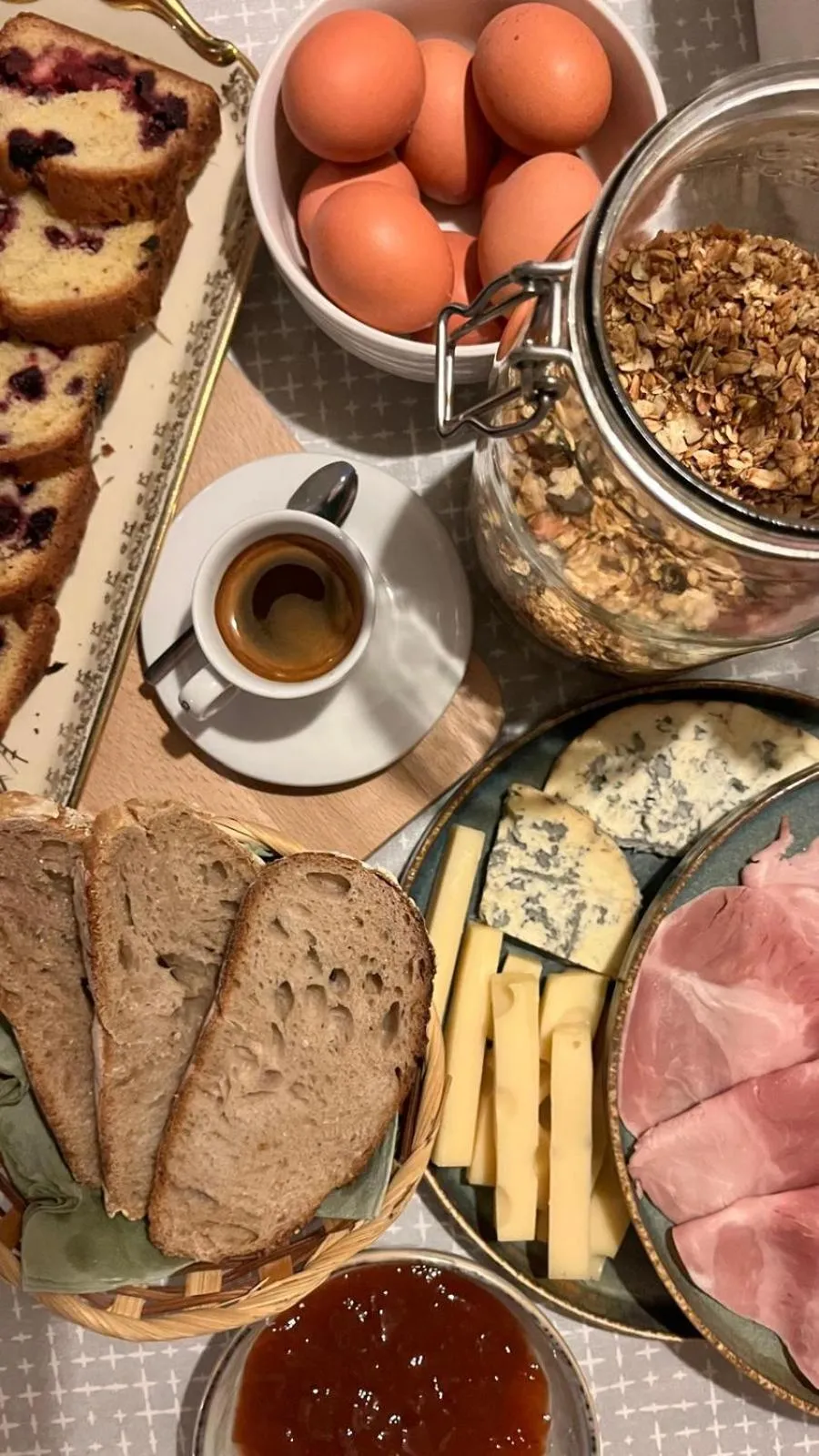 Breakfast in Logis Hôtel La Cascade - Lyon Nord