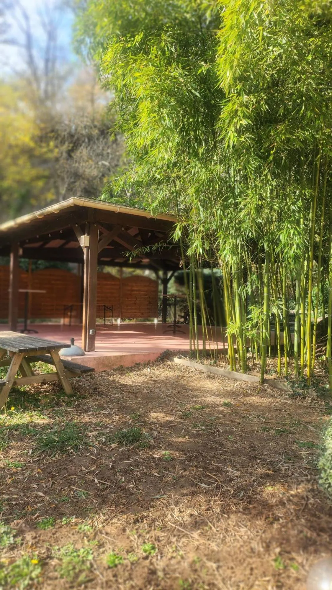 Property building in Logis Hôtel La Cascade - Lyon Nord