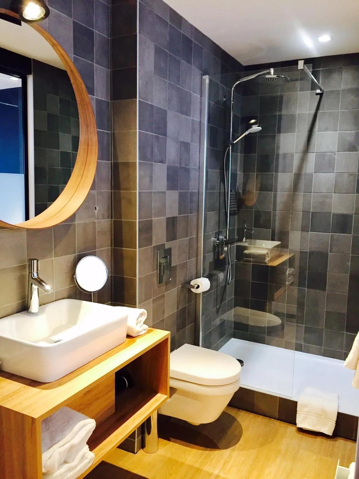 Shower, Bathroom in Les Voyageurs