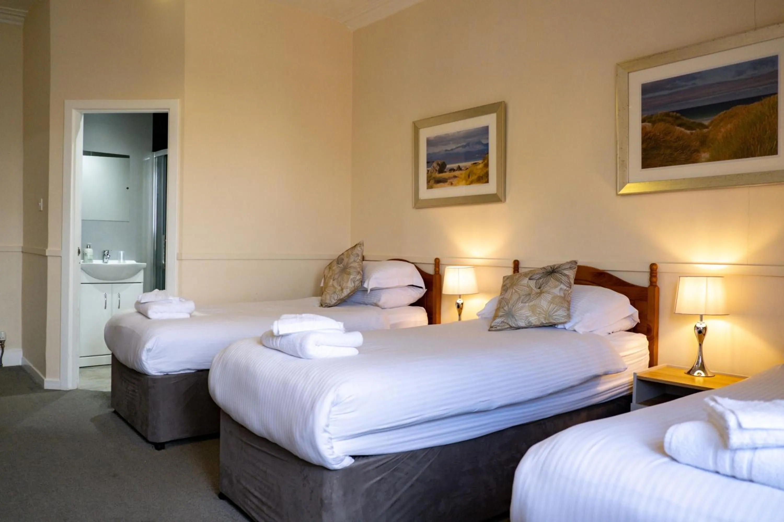 Bedroom, Bed in Corran House Guest House