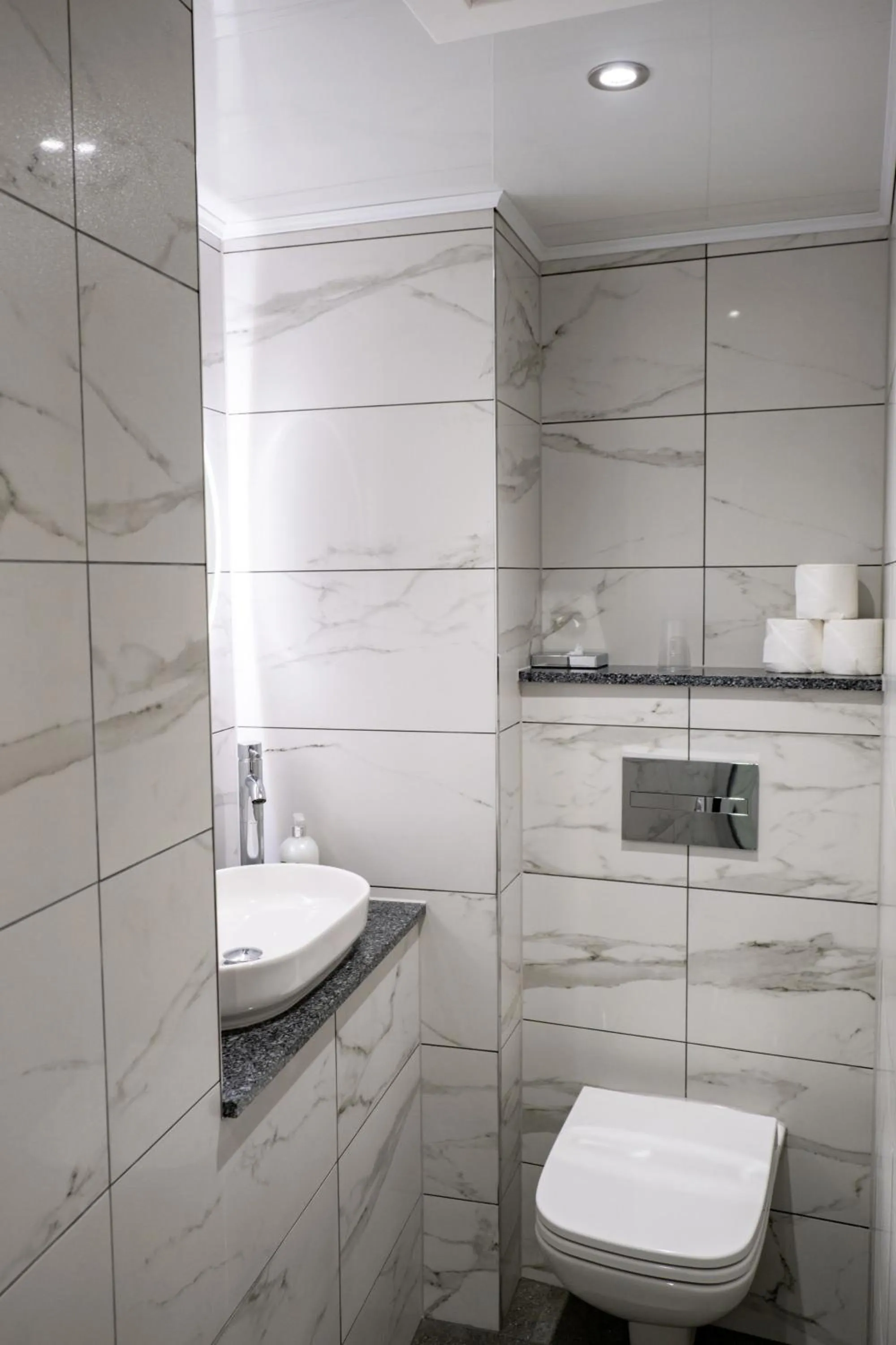 Bathroom in Corran House Guest House