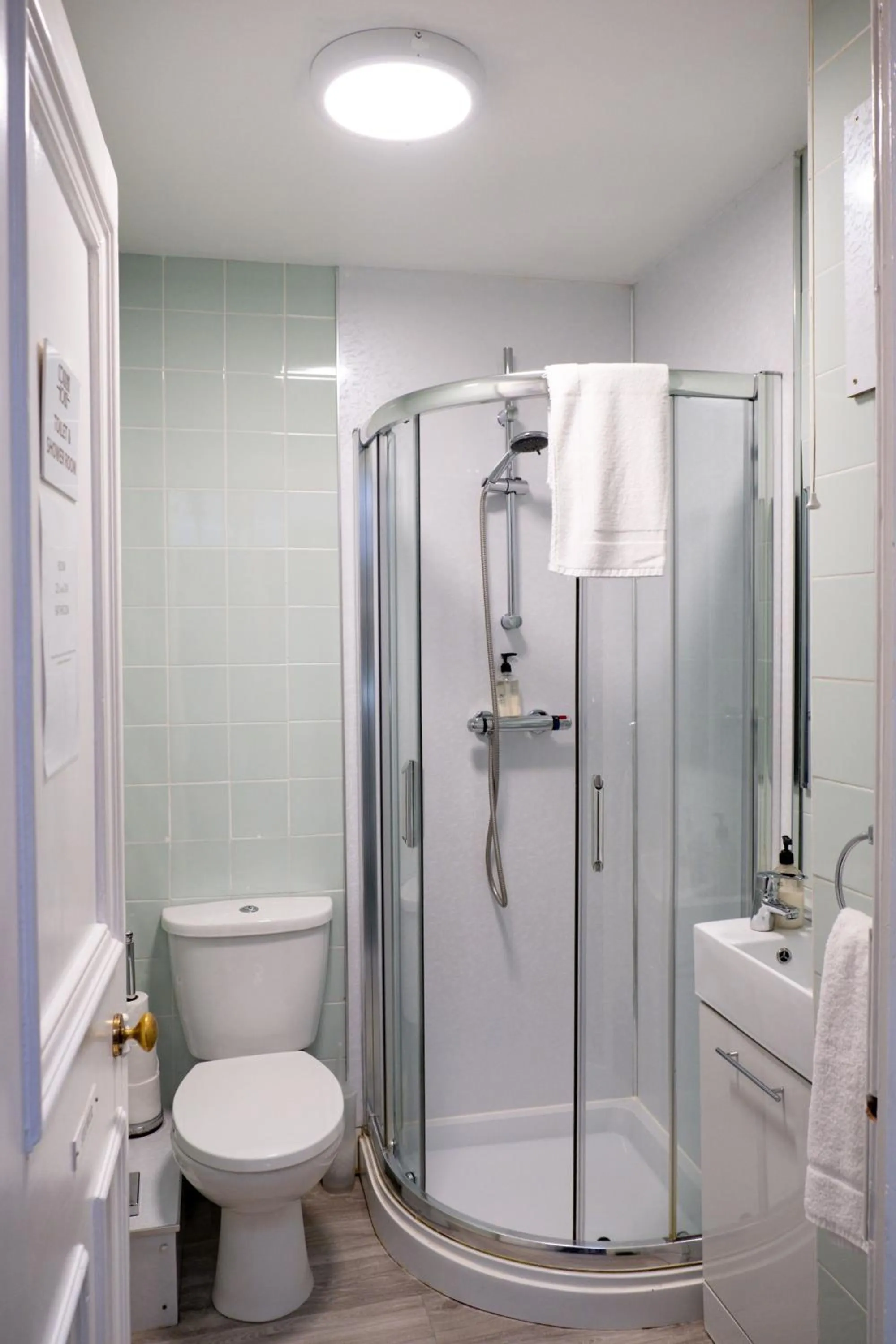 Shower in Corran House Guest House