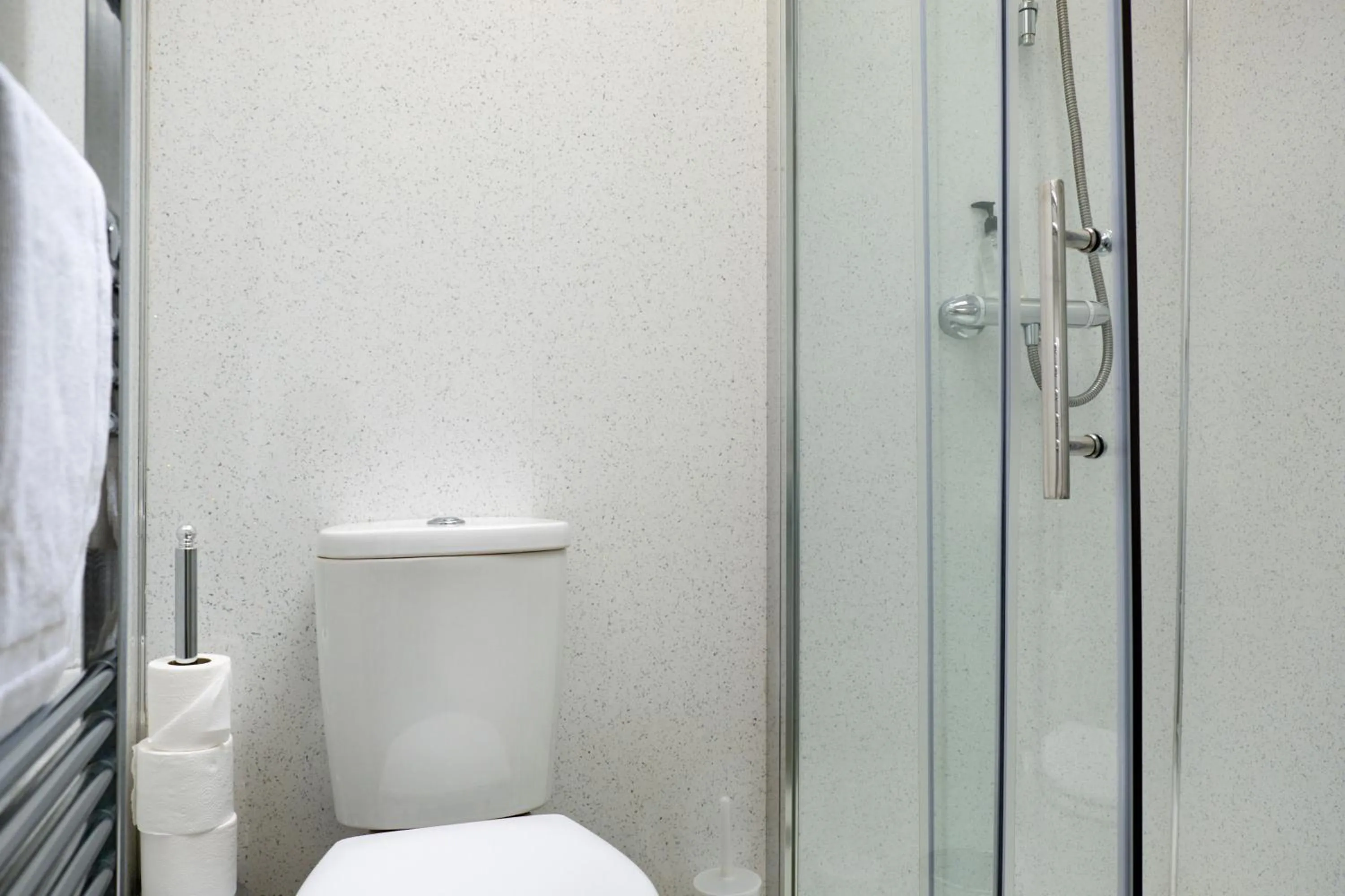 Toilet in Corran House Guest House